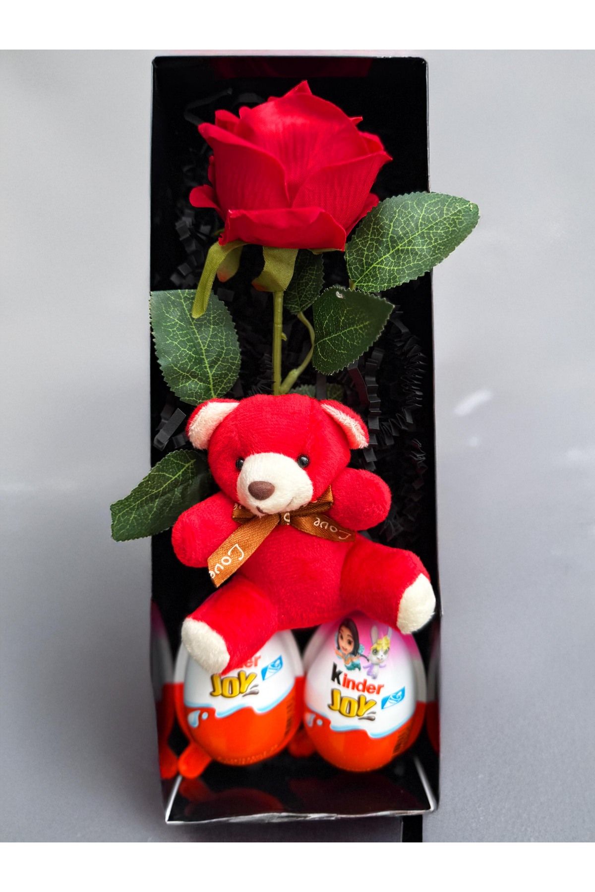 lenostra Romantik Hediye Kırmızı Gül Kırmızı Ayıcık ve Kinder Joy Yumurtalar Sevgiliye Özel Sevgiliye Gül