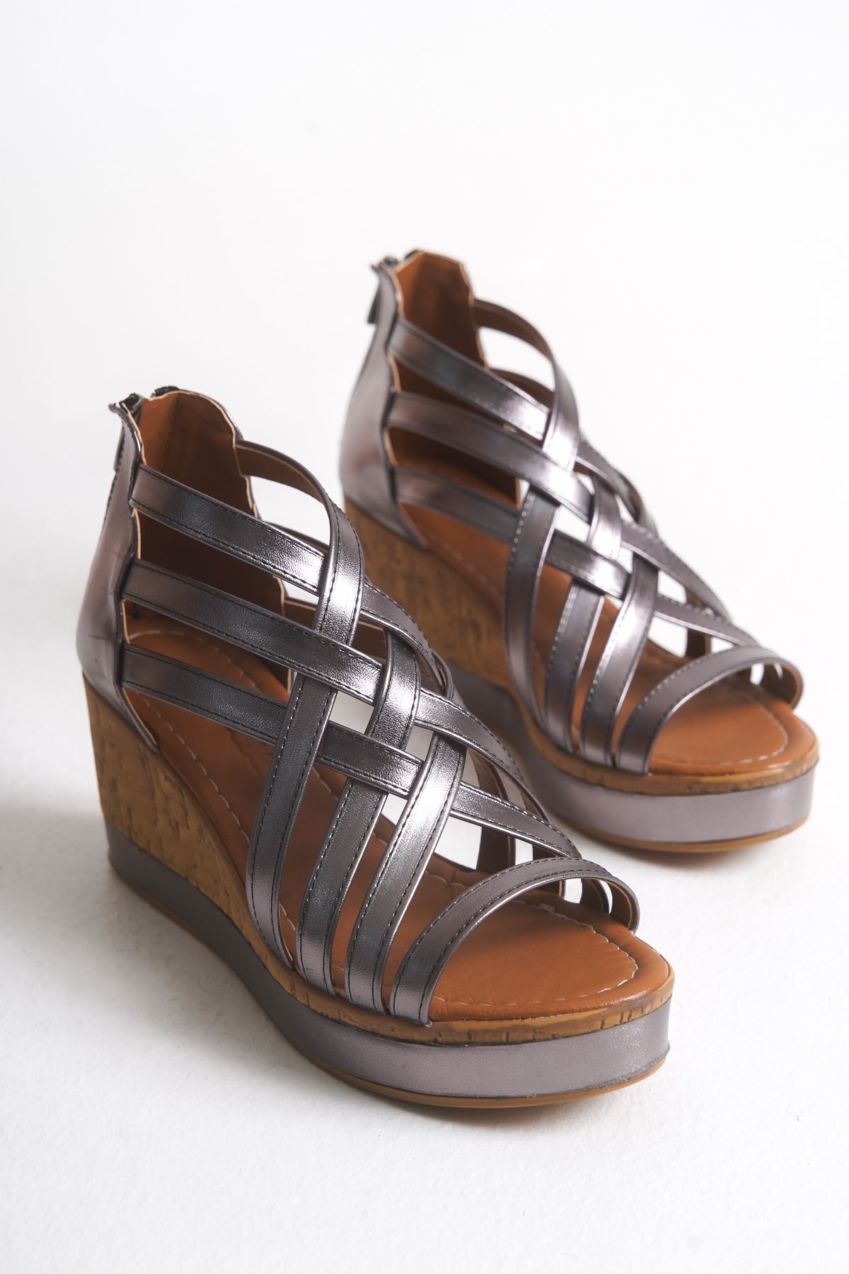 Shoesers Kadın Parlak Metalik Tasarım Fermuarlı Kafes Model Dolgu Topuklu Ayakkabı / Sandalet
