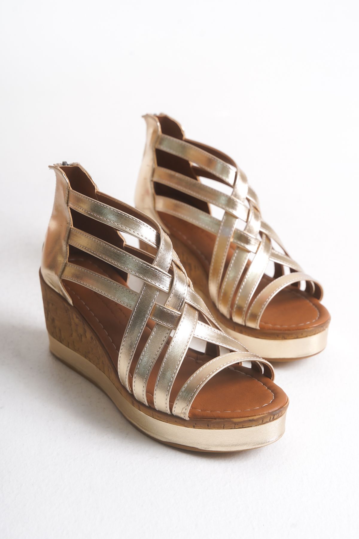 Shoesers Kadın Parlak Metalik Tasarım Fermuarlı Kafes Model Dolgu Topuklu Ayakkabı / Sandalet