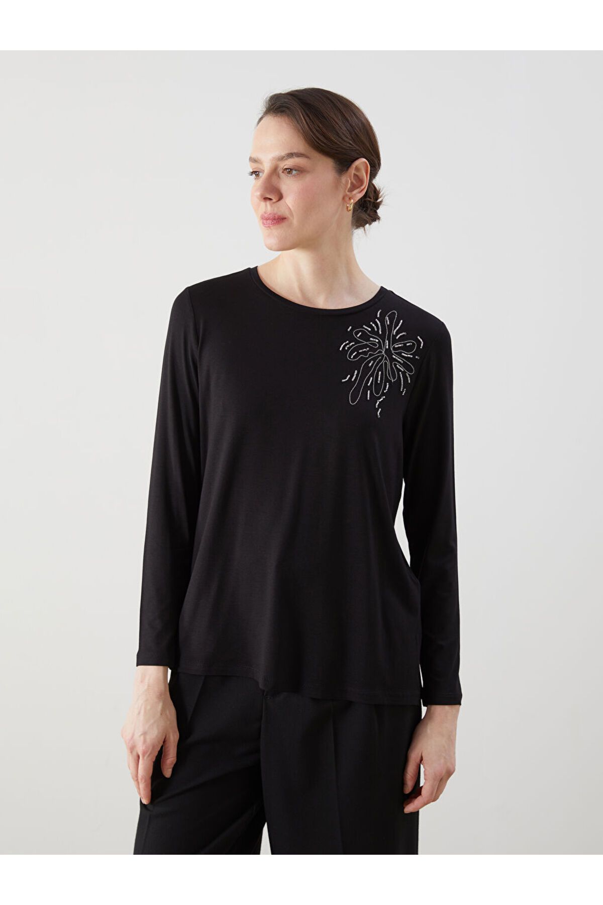 LC Waikiki LCW Grace Siyah Bisiklet Yaka Taşlı Kadın Bluz S5IV99Z8NVY25