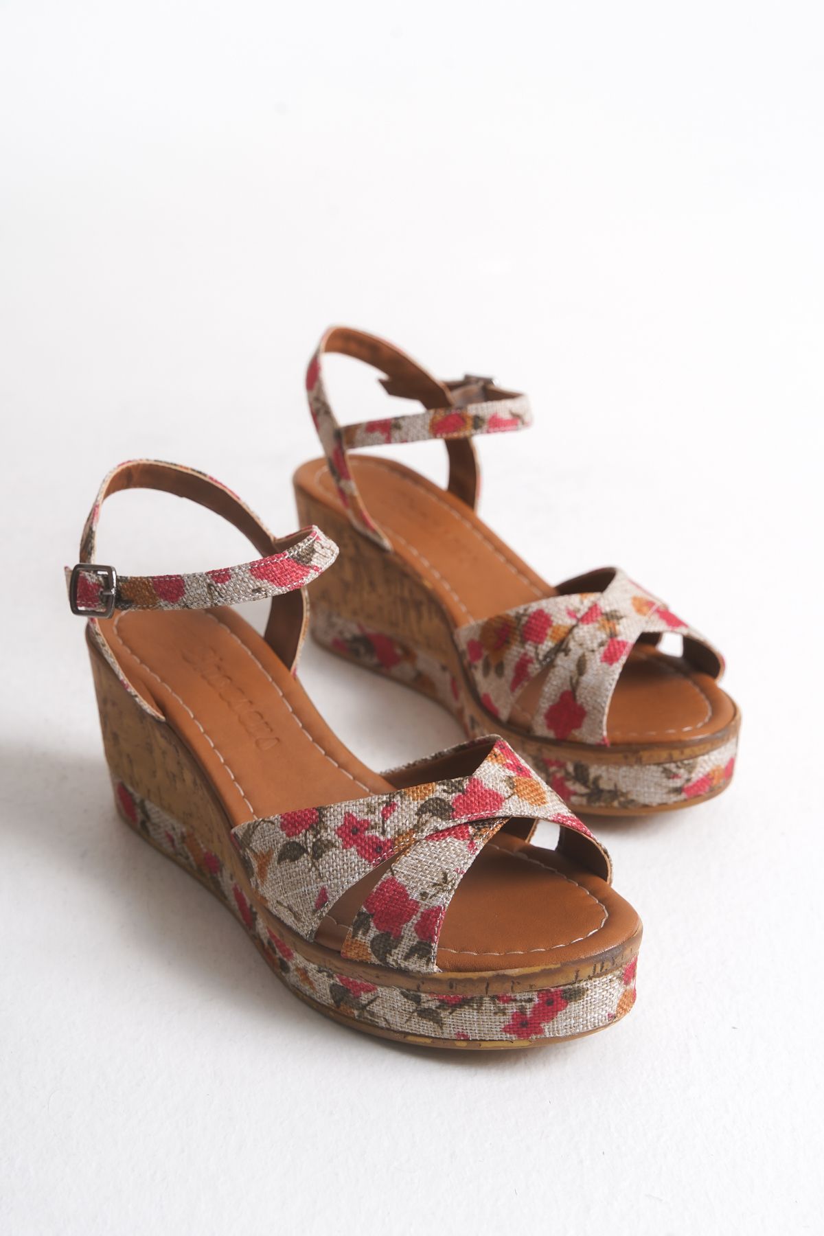 Shoesers Kadın Özel Çiçekli Tasarım Çapraz Bantlı Dolgu Topuklu Ayakkabı, Casual Sandalet