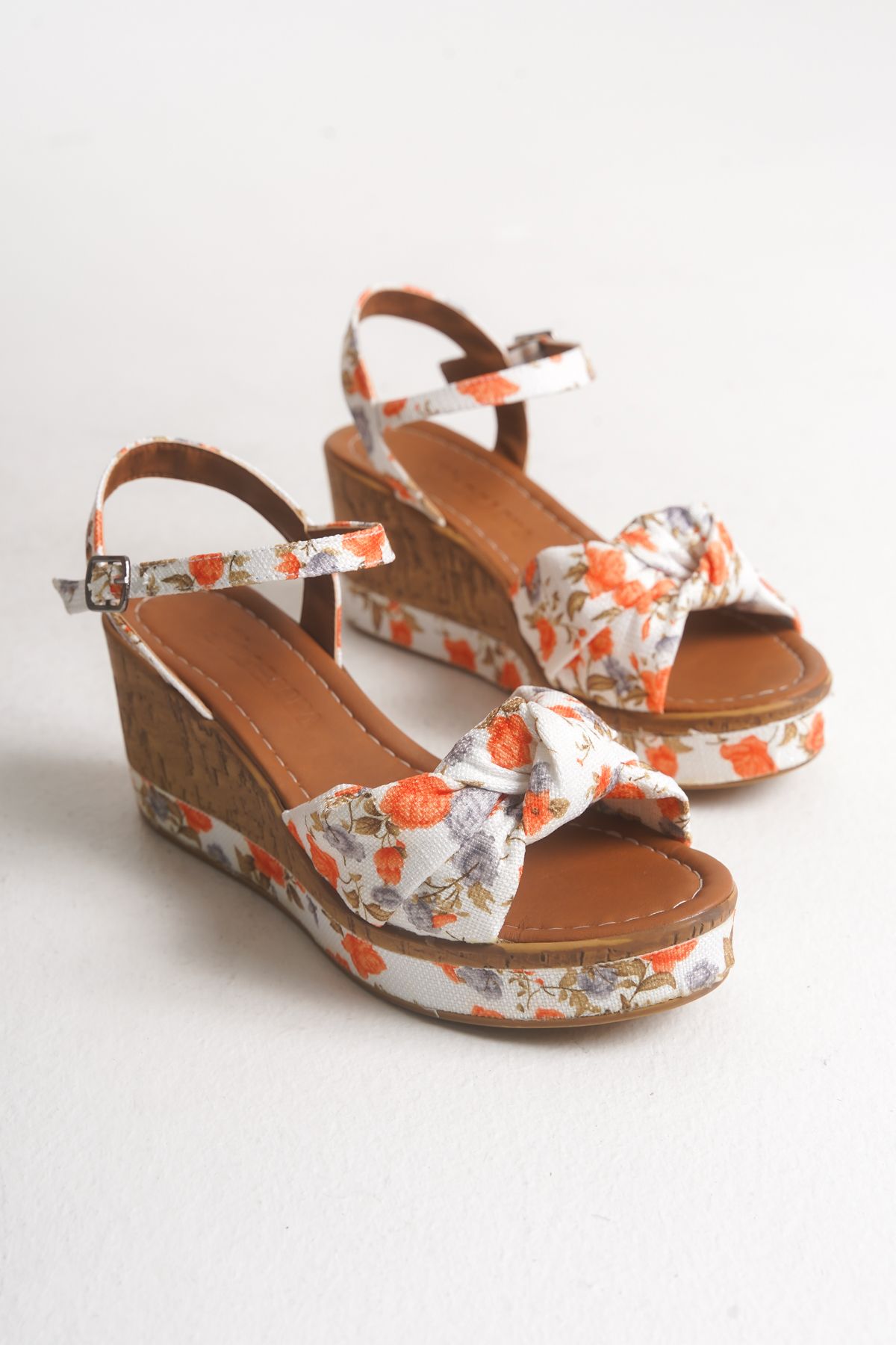 Shoesers Kadın Özel Çiçekli Tasarım Fiyonk Bantlı Dolgu Topuklu Ayakkabı, Casual Sandalet