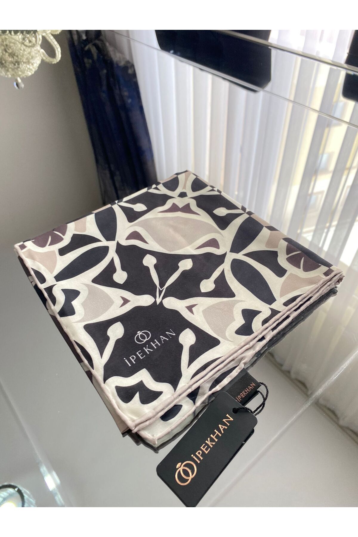 İpekhan desenli soft eşarp