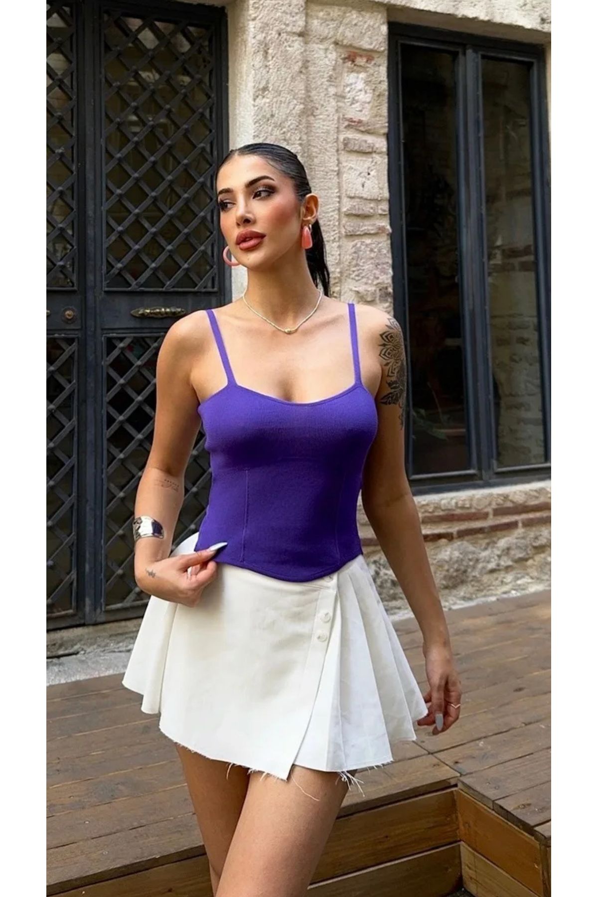 Noi Belis Crop V Yaka Korse Detaylı Askılı İnce Yazlık Bluz SS25BZ0021