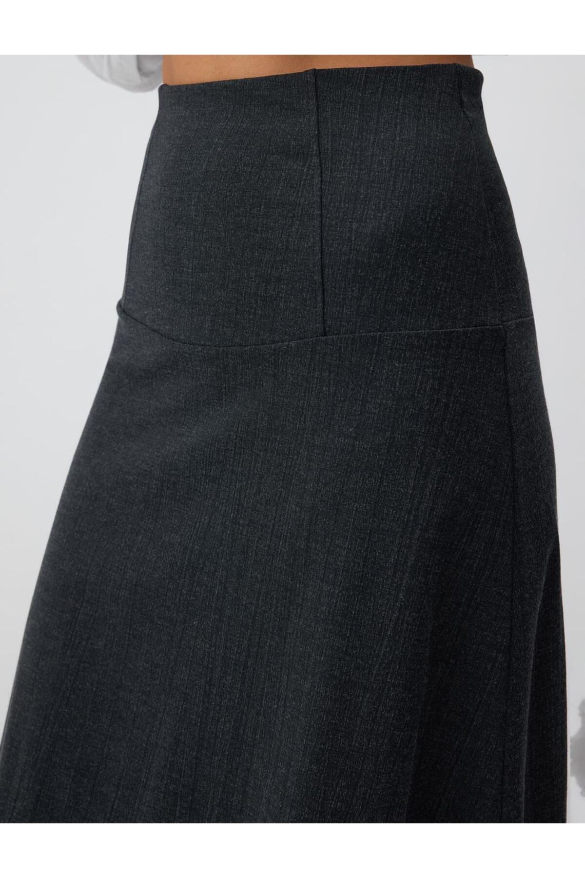 Jimmy Key-High Waist Relaxed Cut Knitted Midi Skirt with Elasticized Waist 3