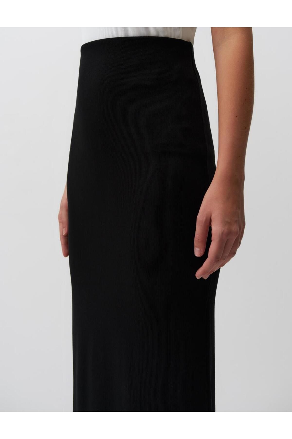 Jimmy Key-Regular Waist Knitted Midi Skirt with Slits 4