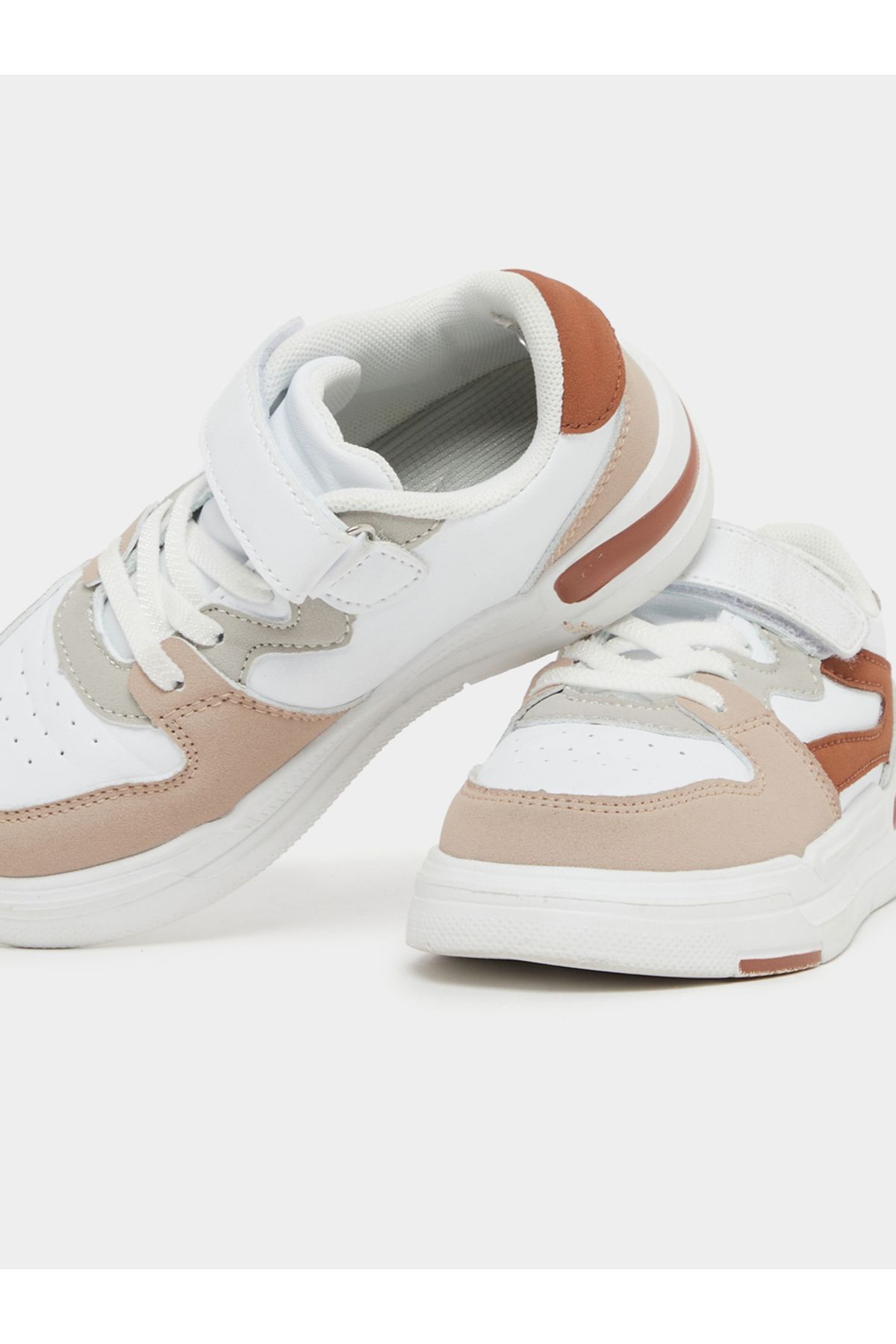 Styli-Color Block Low Top Trainer Shoes with Velcro Closure 3