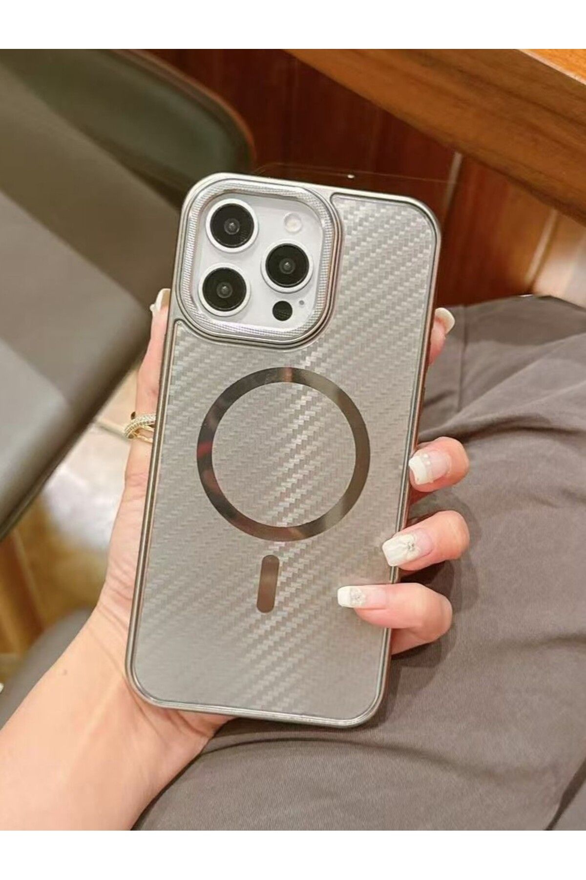 Paladyum Case iPhone 15 Pro Uyumlu Titanyum Çöl Karbon Fiber MagSafe Özellikli Kılıf