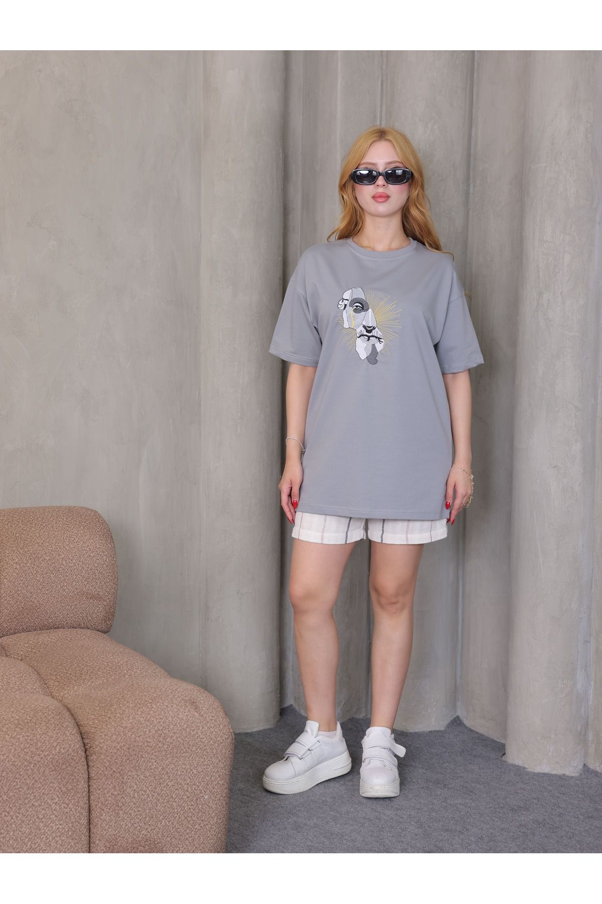 GRODYT GRODY.T Oversize salaş boyfriend kadın T-shirt bisiklet yaka, iki iplik örme nakışlı tişört.