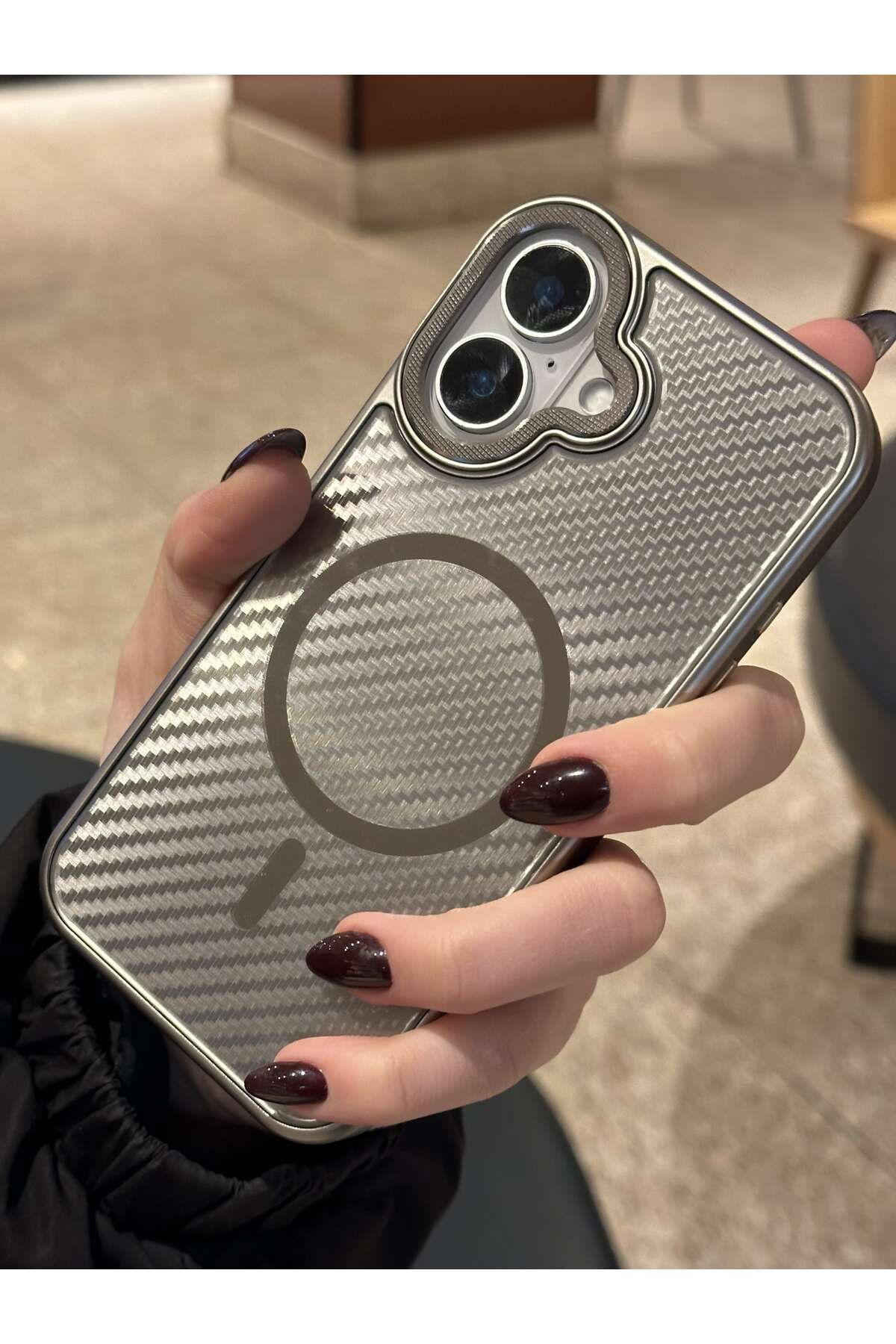 Paladyum Case iPhone 16 Plus Uyumlu Titanyum Çöl Karbon Fiber MagSafe Özellikli Kılıf