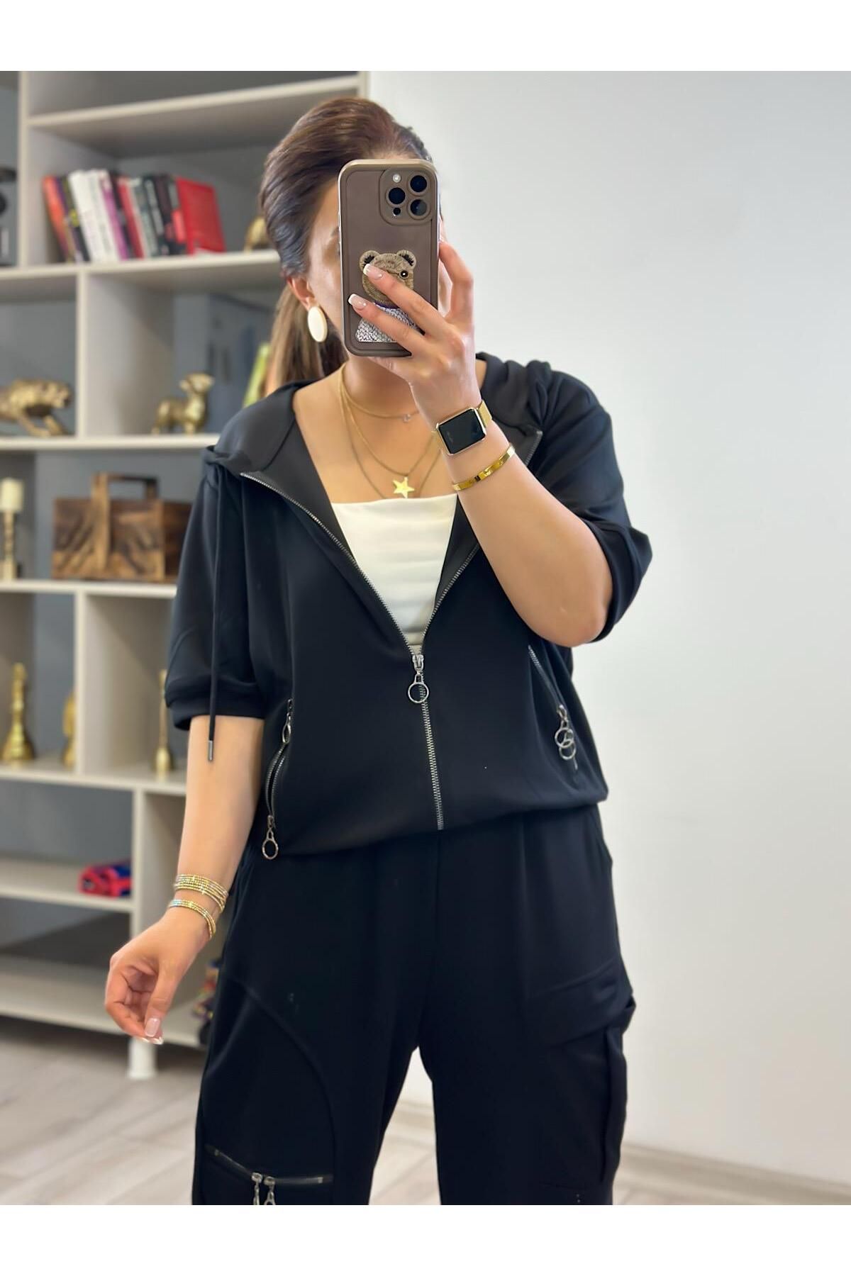 MELTEM TUĞAN Cepleri Fermuar Detaylı Kapşonlu Tshirt SİYAH