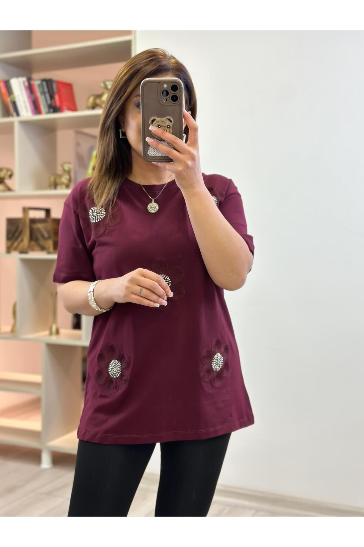 MELTEM TUĞAN Çiçek Detaylı Taşlı Tshirt BORDO
