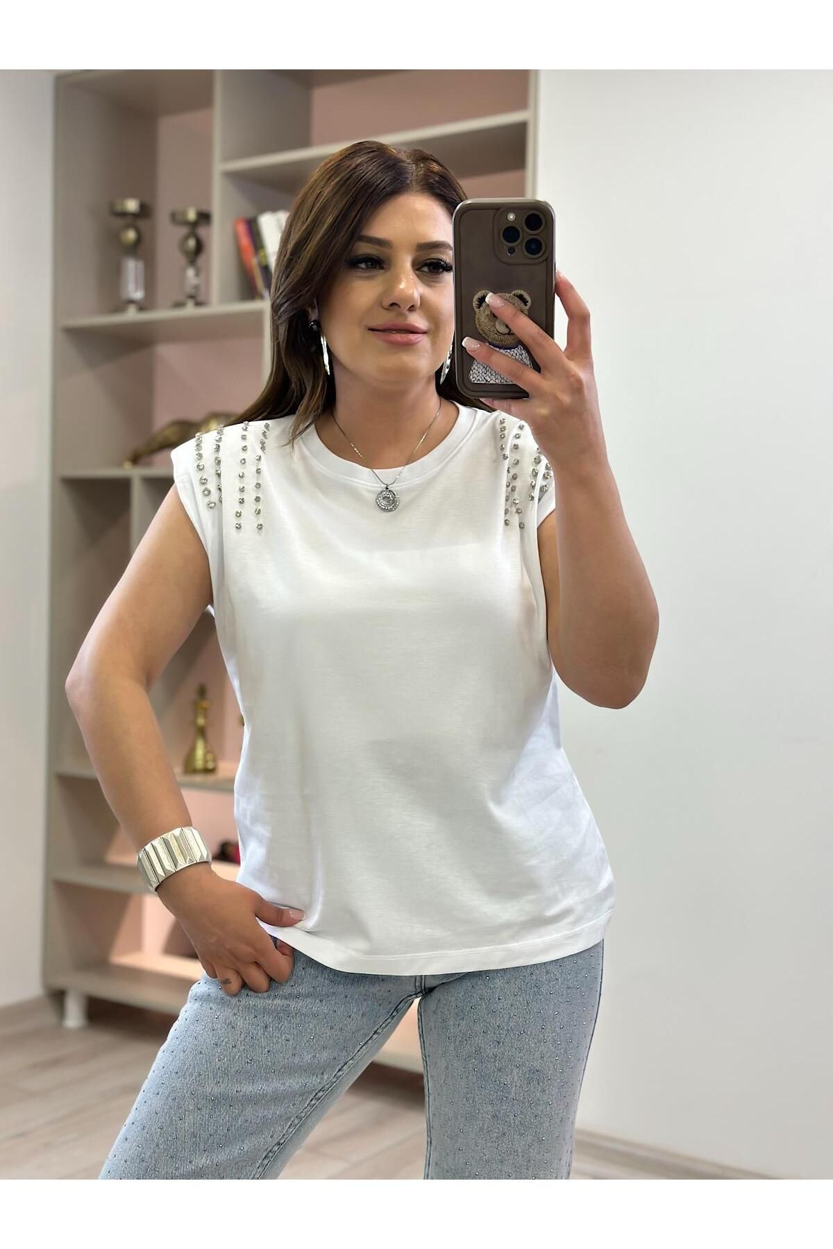 MELTEM TUĞAN Vatkalı Omuzları Taş Detaylı Tshirt BEYAZ