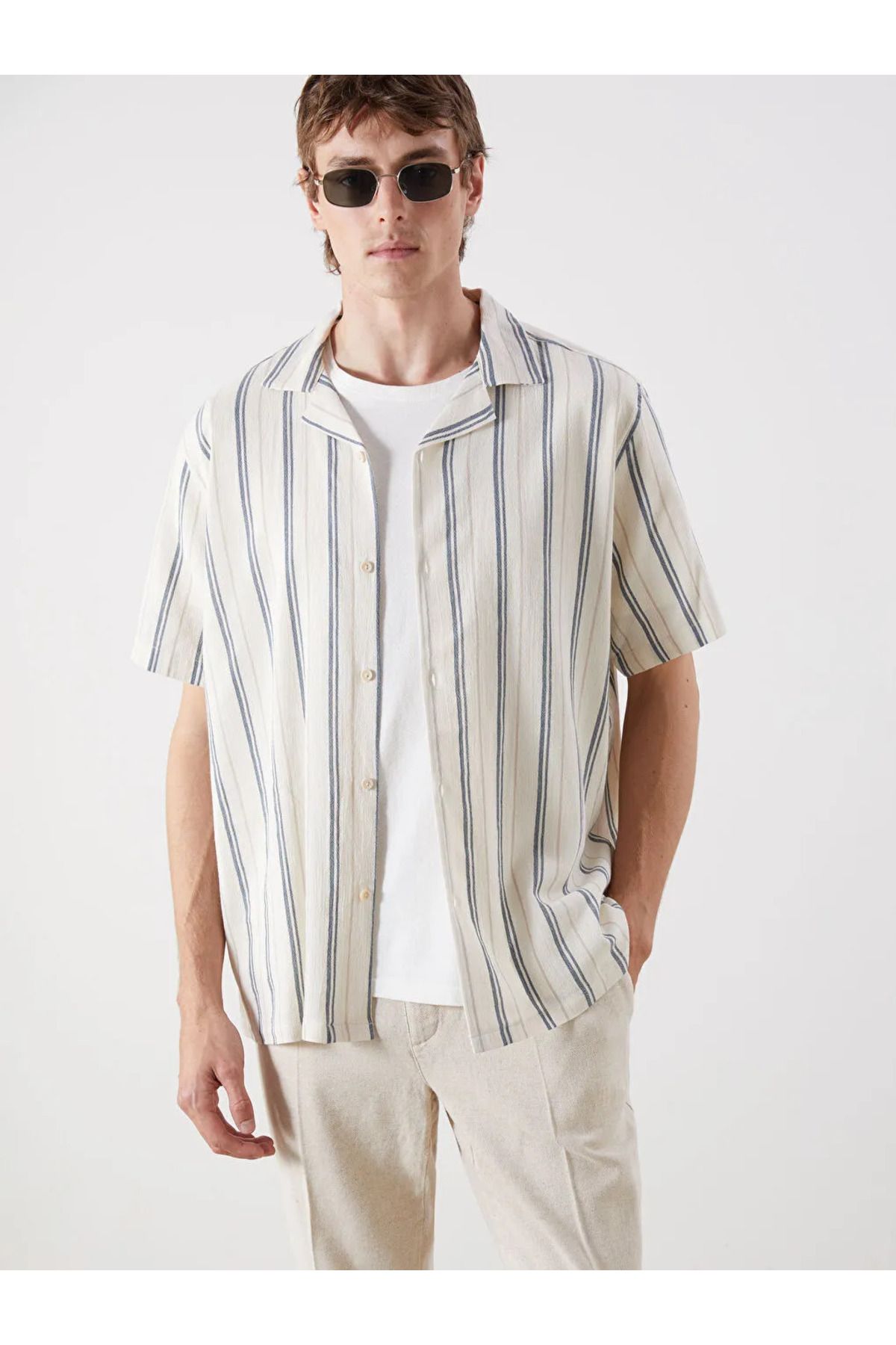 LC Waikiki SOUTHBLUE Bej Regular Fit Kısa Kollu Çizgili Erkek Gömlek