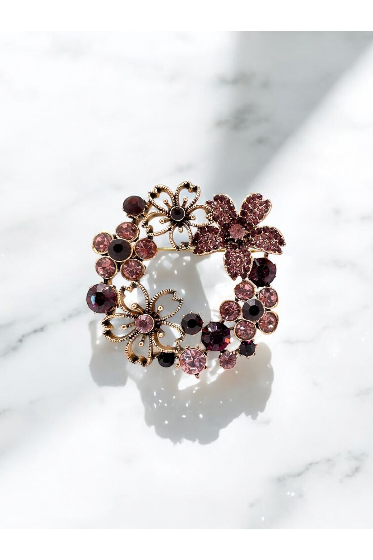 FUYA JEWELLERY Çiçek Motif Çelenk Broş