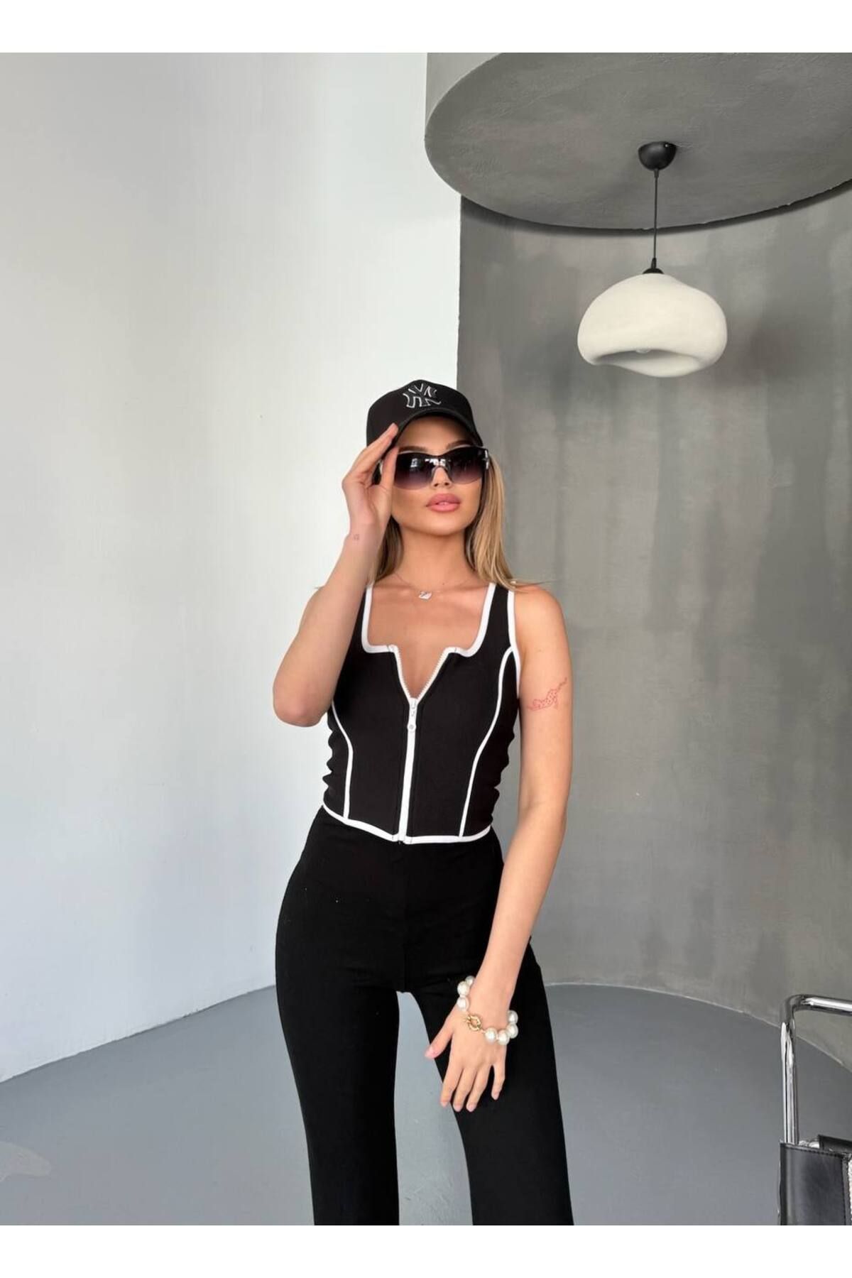 bisantana Fermuarlı Biyeli Crop Atlet