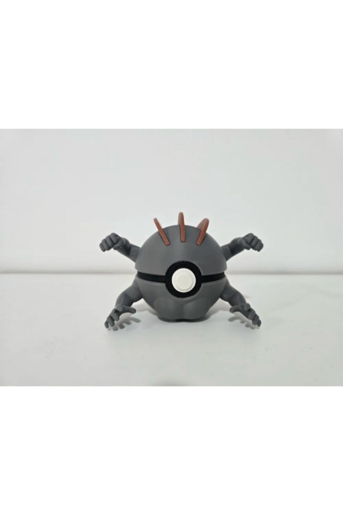 NOMOTHETIC #0068 Machamp Pokéball – Parçalı Tasarım Koleksiyon Topu