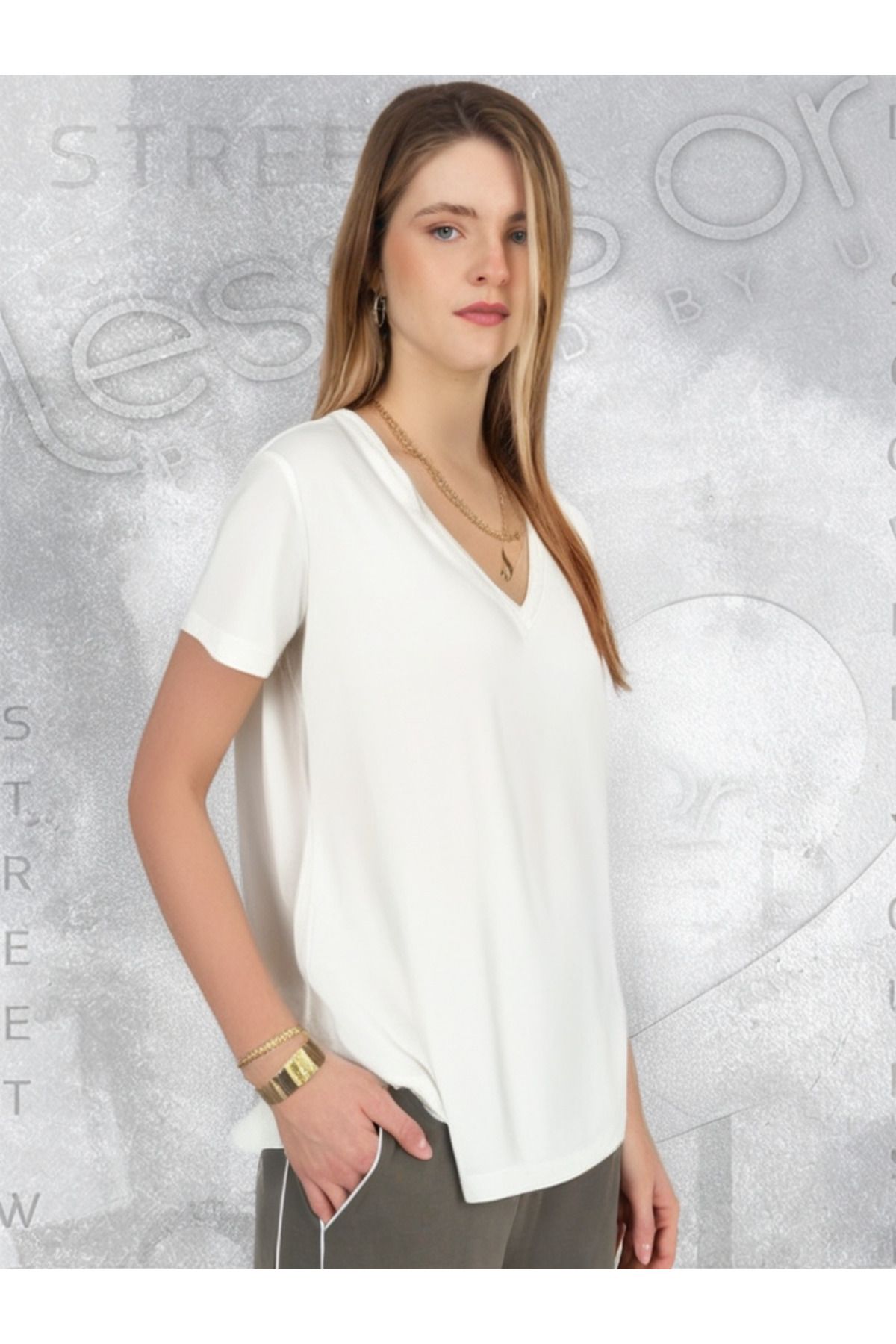lessisor.co Beyaz V Yaka Kısa Kollu Basic Tshirt