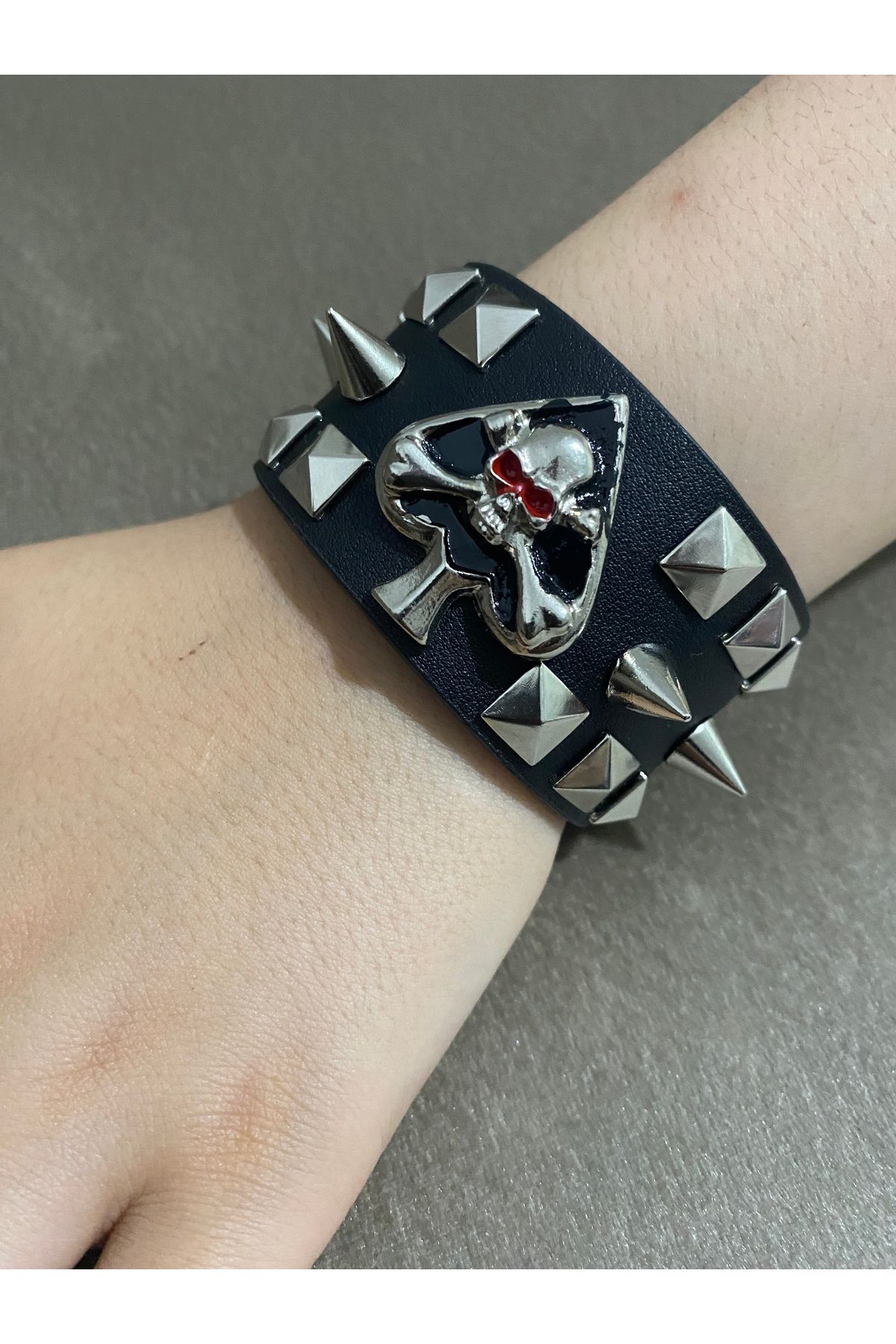 Aksabeltchokers 4.cm maça aksesuarlı punk bileklik