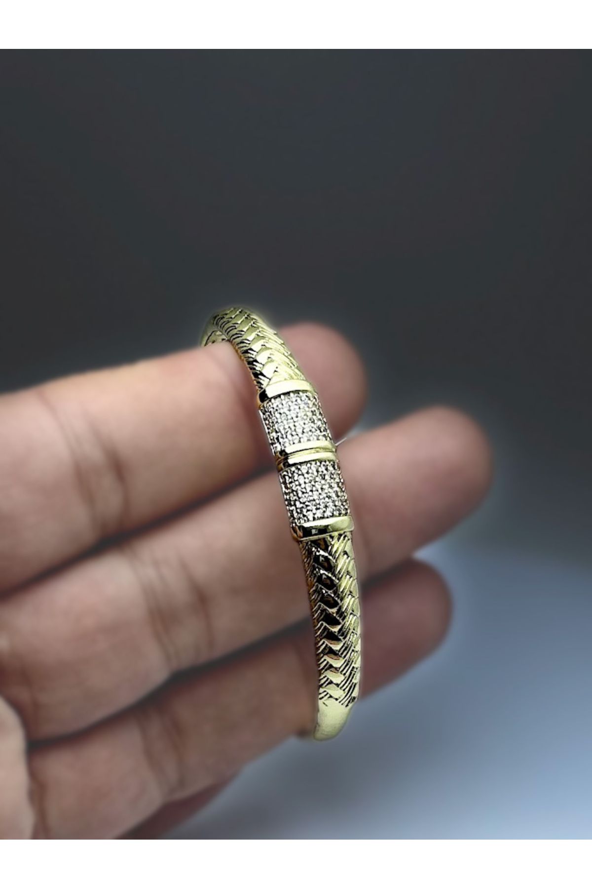 XUPING JEWELRY 14K İşlemeli Zirkon Taş Detay Kelepçe