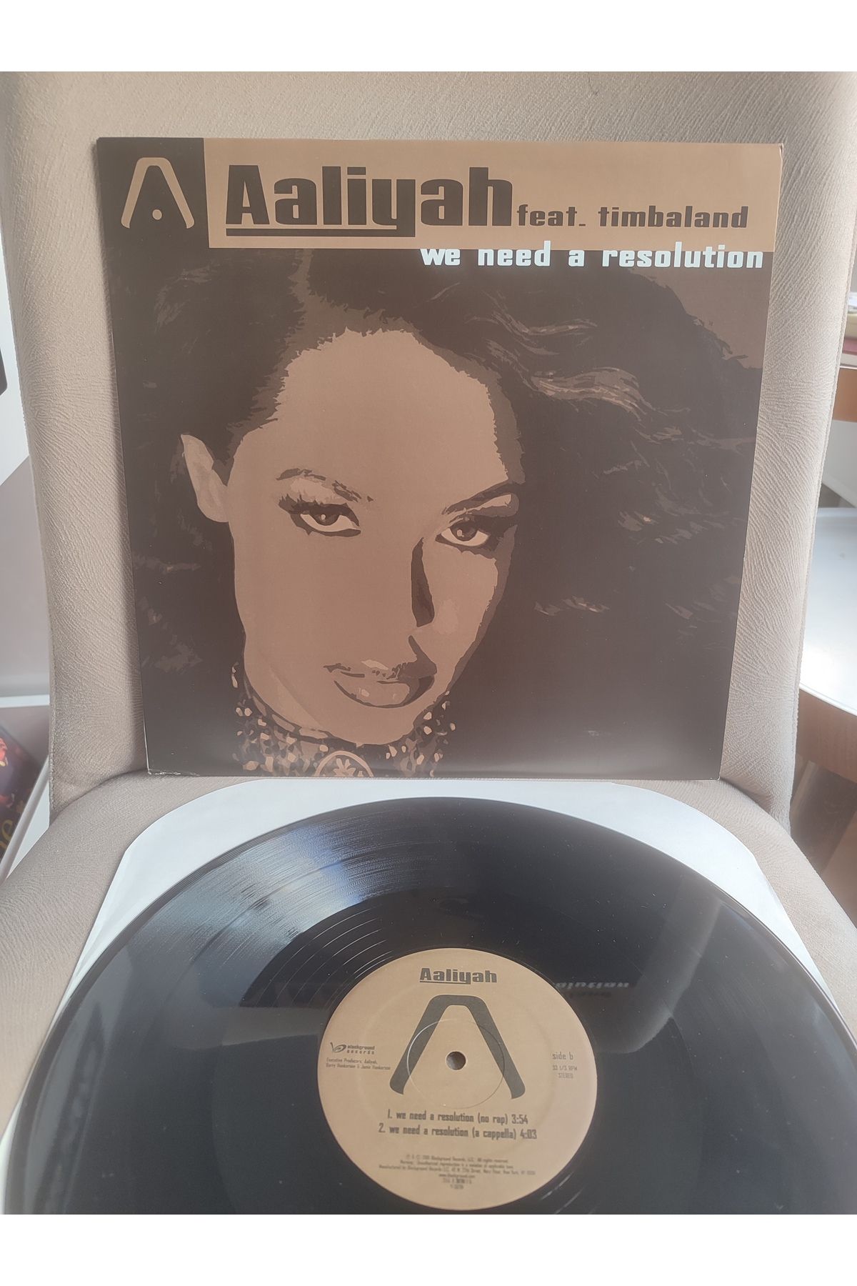Plakperest AALIYAH ft. TIMBALAND - We Need A Resolution 2001 USA Basım - 33 lük Maxi Single Plak 2. EL