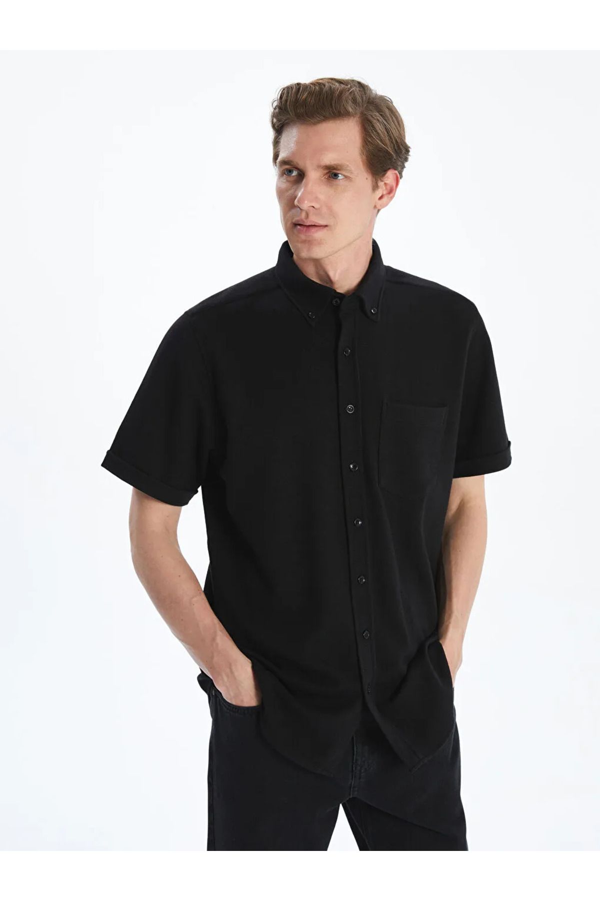 LC Waikiki LCWAIKIKI Classic Siyah Regular Fit Kısa Kollu Erkek Gömlek