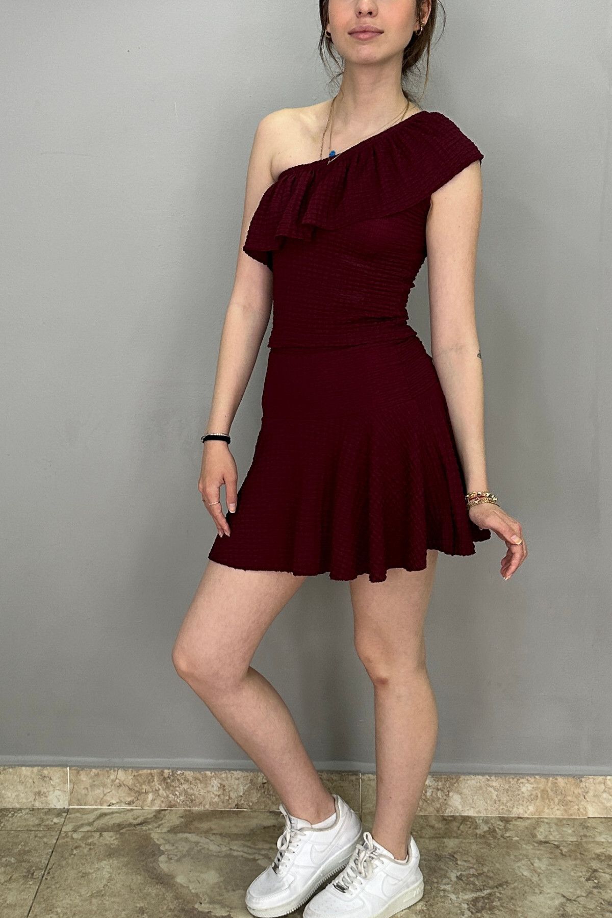 Tam Moda Kadın Bordo Tek Omuz Bluz - Volanlı Etek Takım