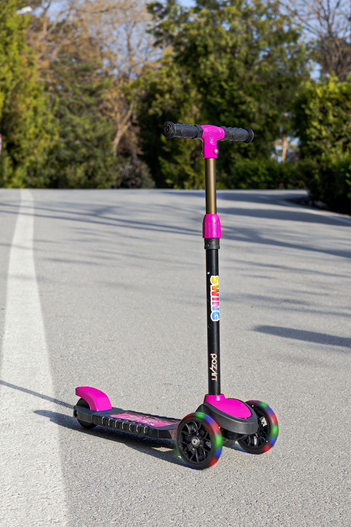 Swing Scooter Yeni Swing 3tekerli Led Işıklı 40Kğ Kapasiteli 3+Yaş Uygun
