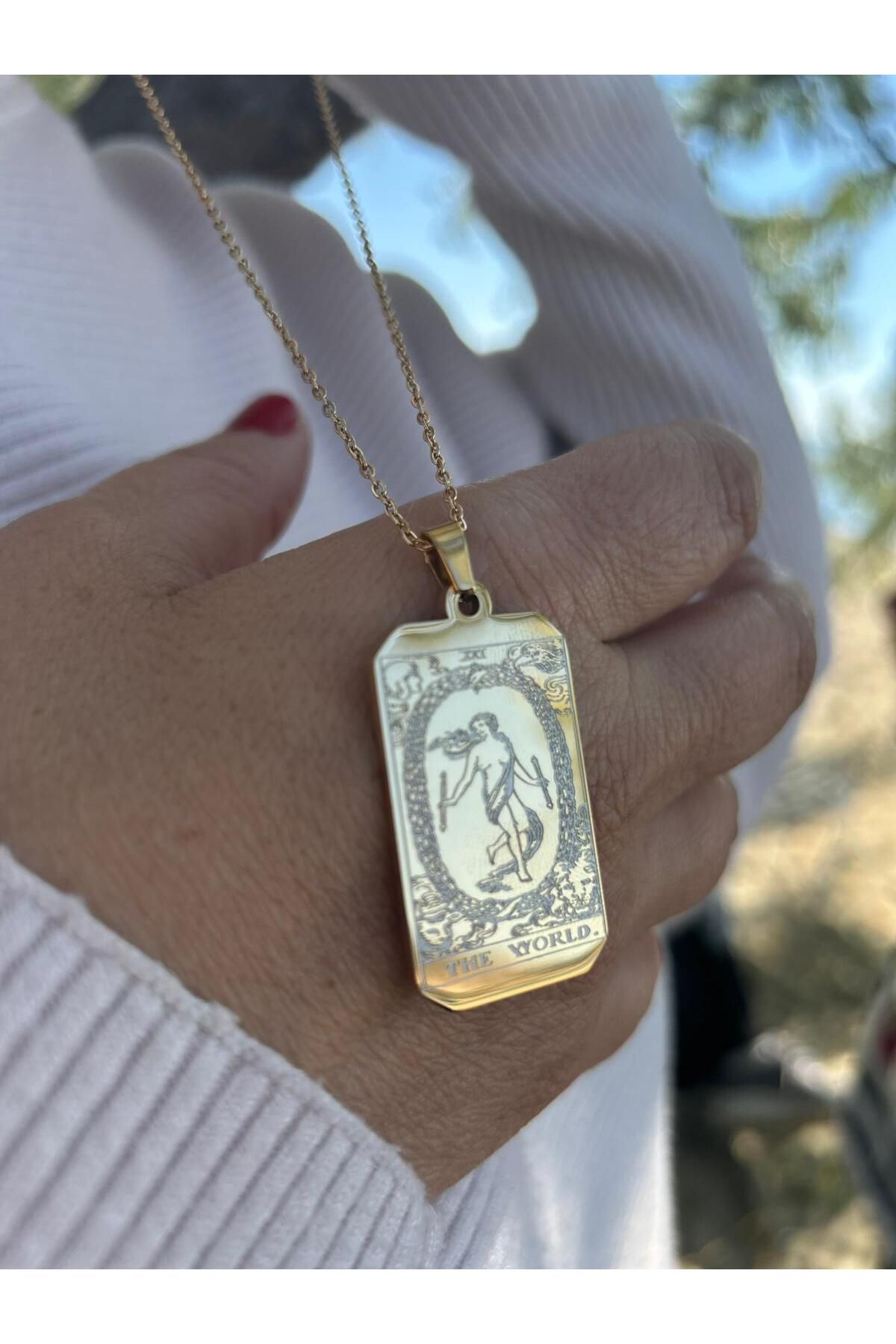 Minerva Astro Shop Gold Çelik Tarot Dünya Kartı Kolyesi – The World | Tamamlanma & Evrensel Uyum