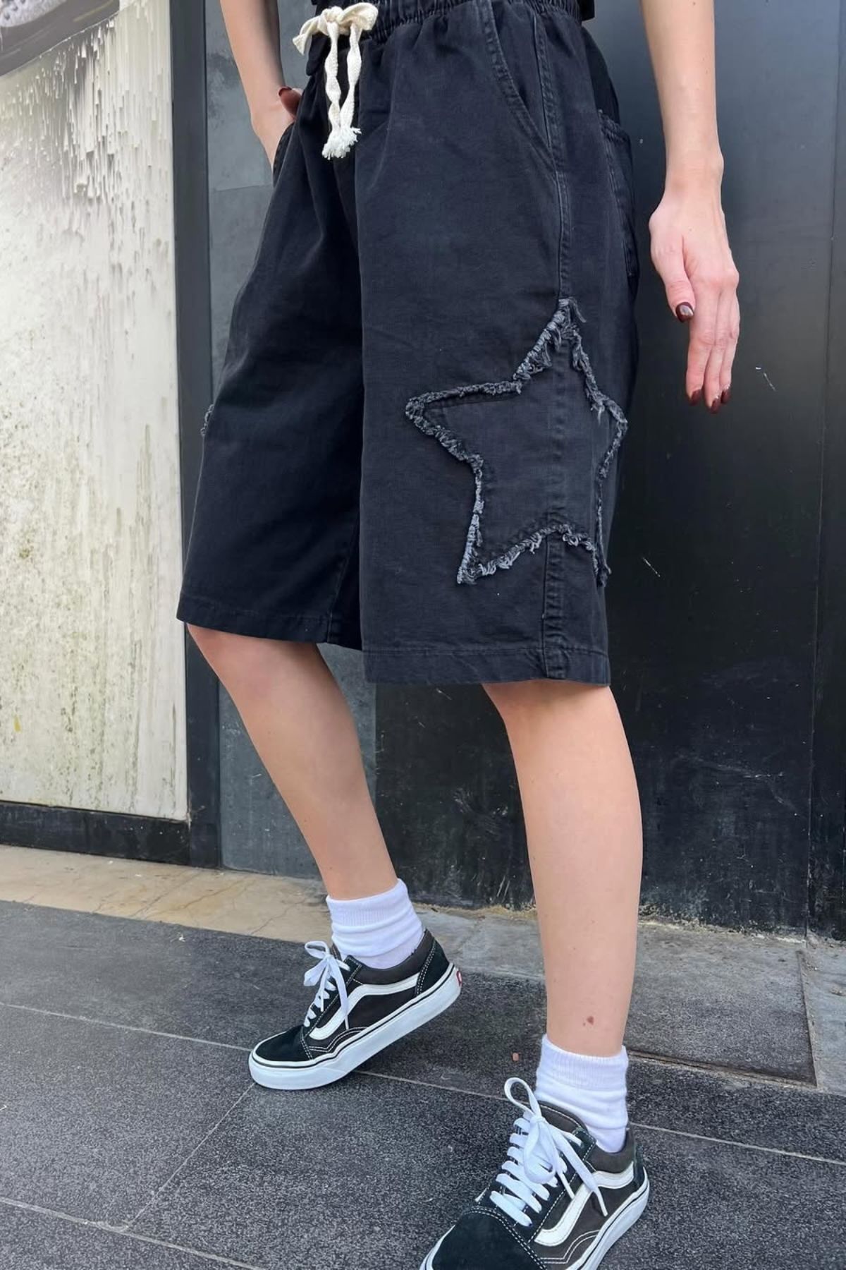 Chirkef Unisex Baggy Fit Pamuklu Premium Kumaş Bol Paça Yıldız Desenli Sokak Stili Kapri Şort Stars