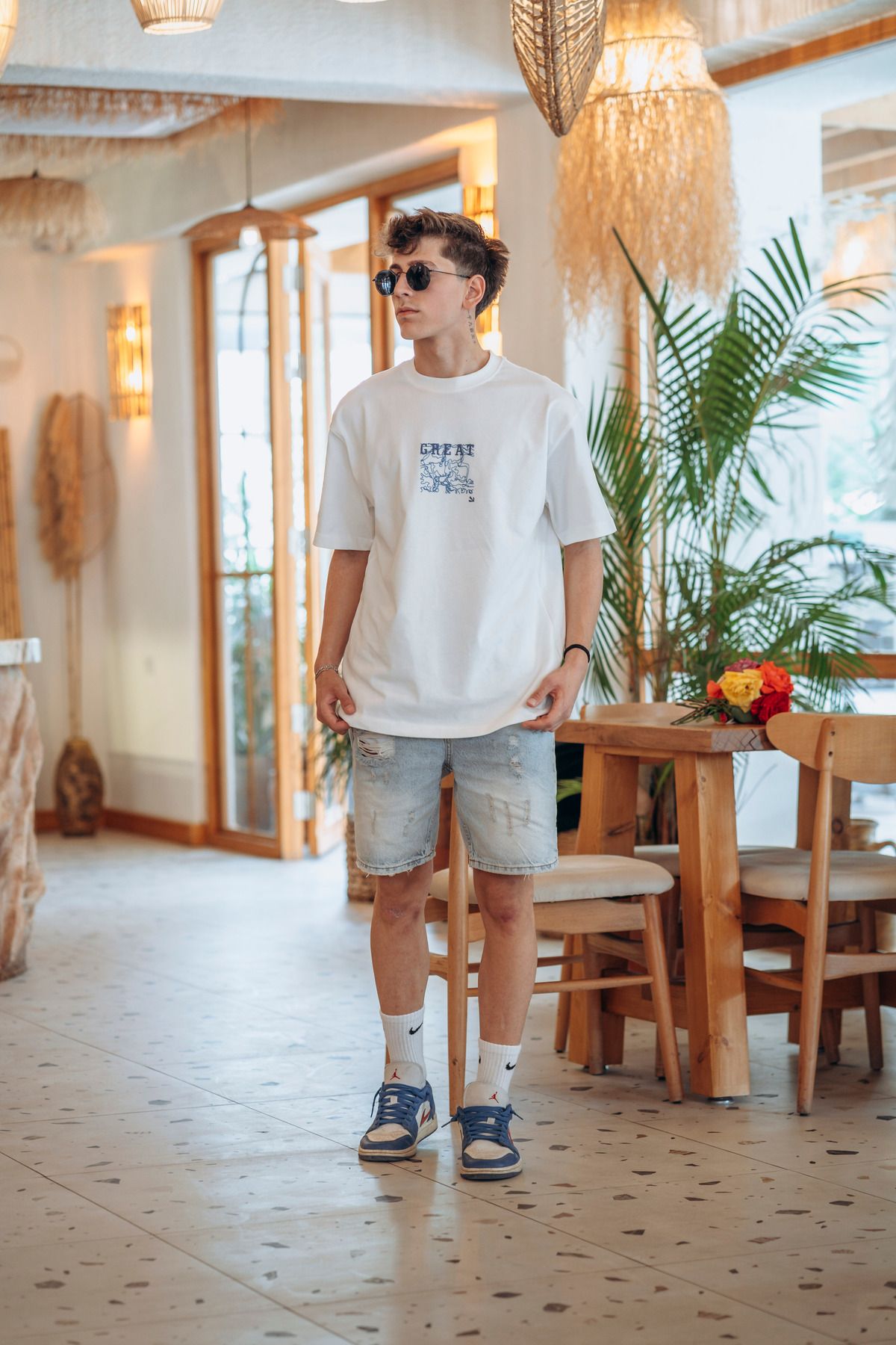 YEP Beyaz Oversize Erkek Tişört – Feel Great Yazı Detaylı