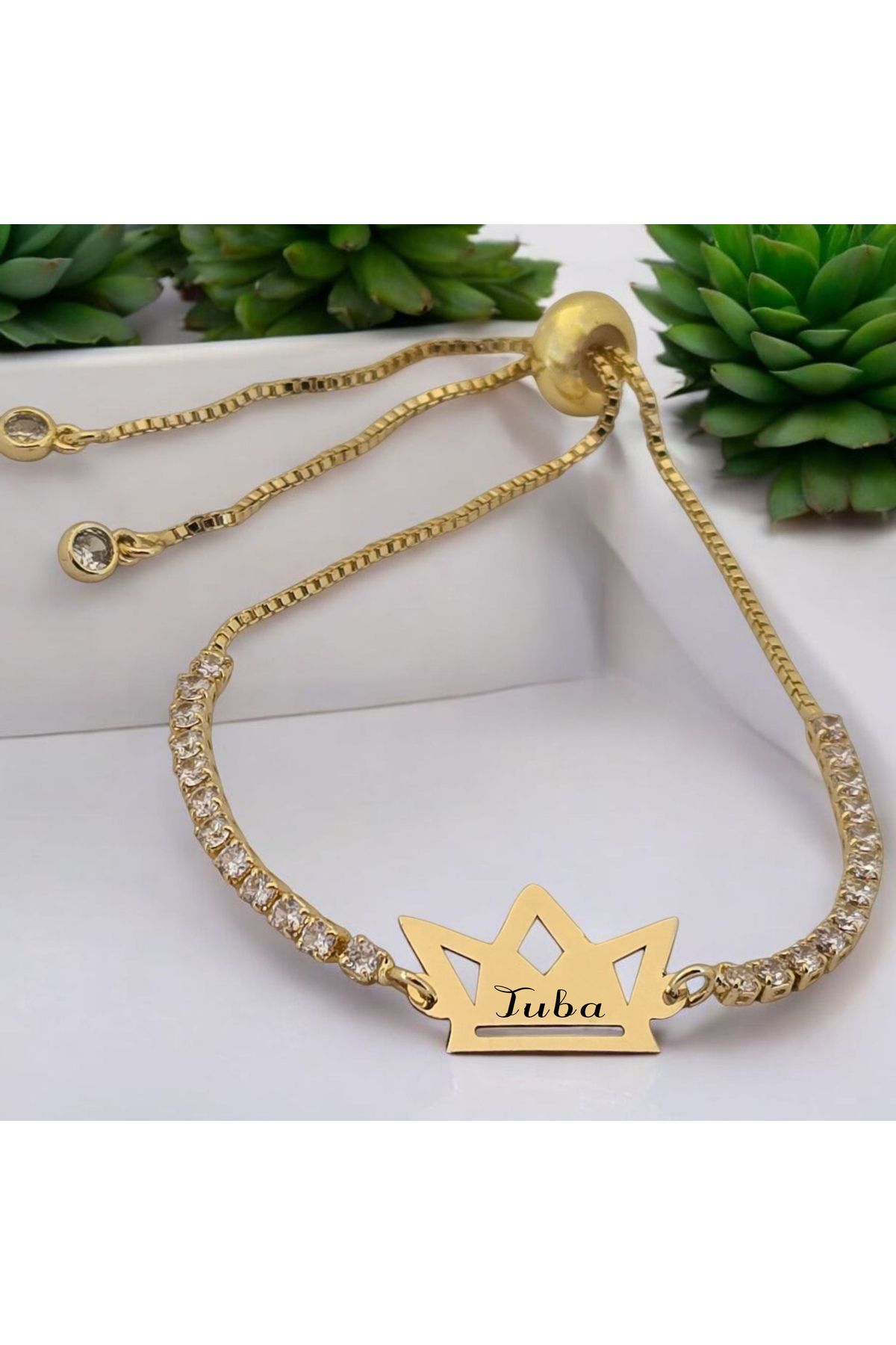 ARCHINO GOLD Tuba İsmine Özel 14 Ayar Altın Plakalı Zincirli Taç Motifli Hediye Bileklik-471isim-beyaztaş