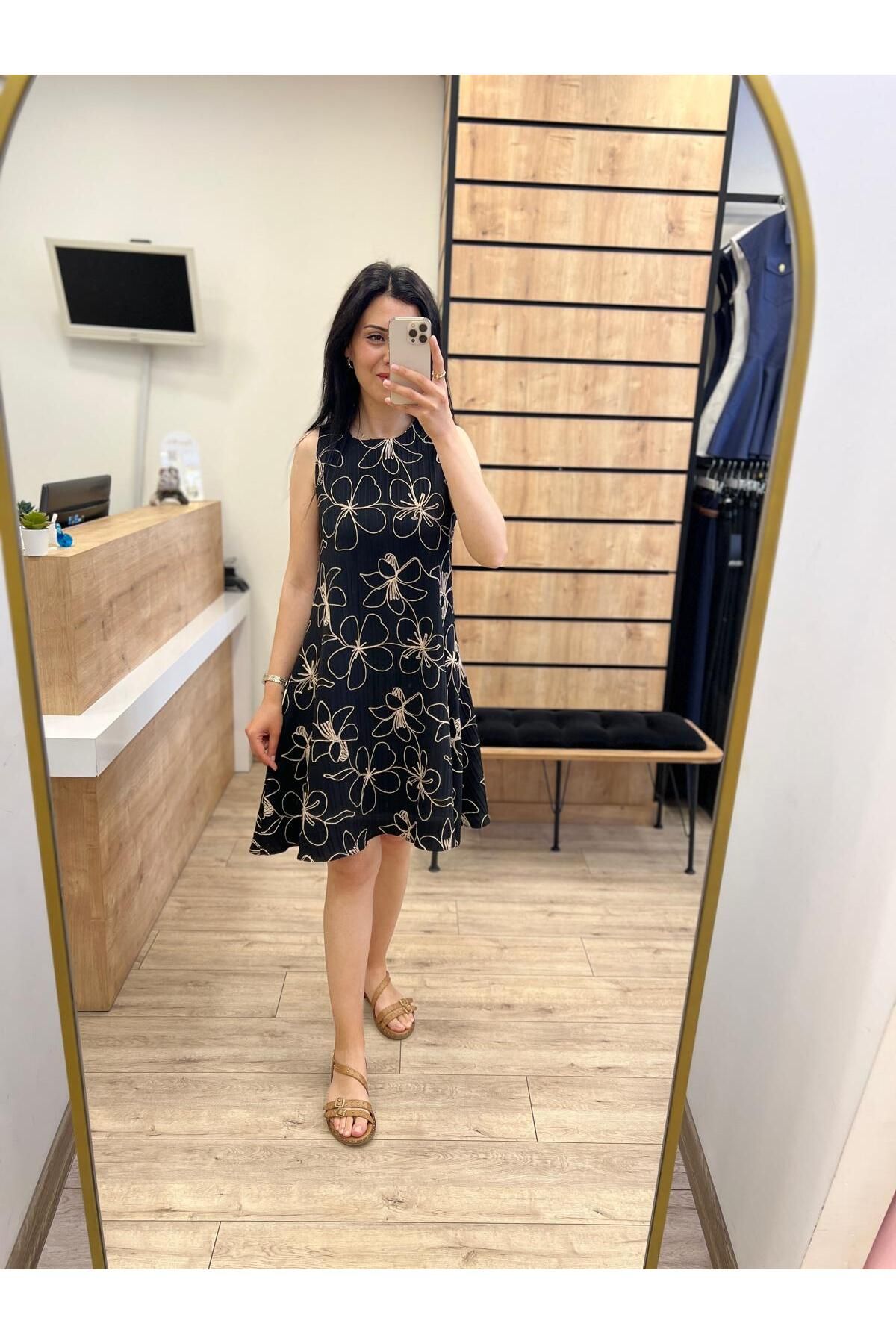 beyazmoda Siyah Premium Nakış İşlemeli Elbise
