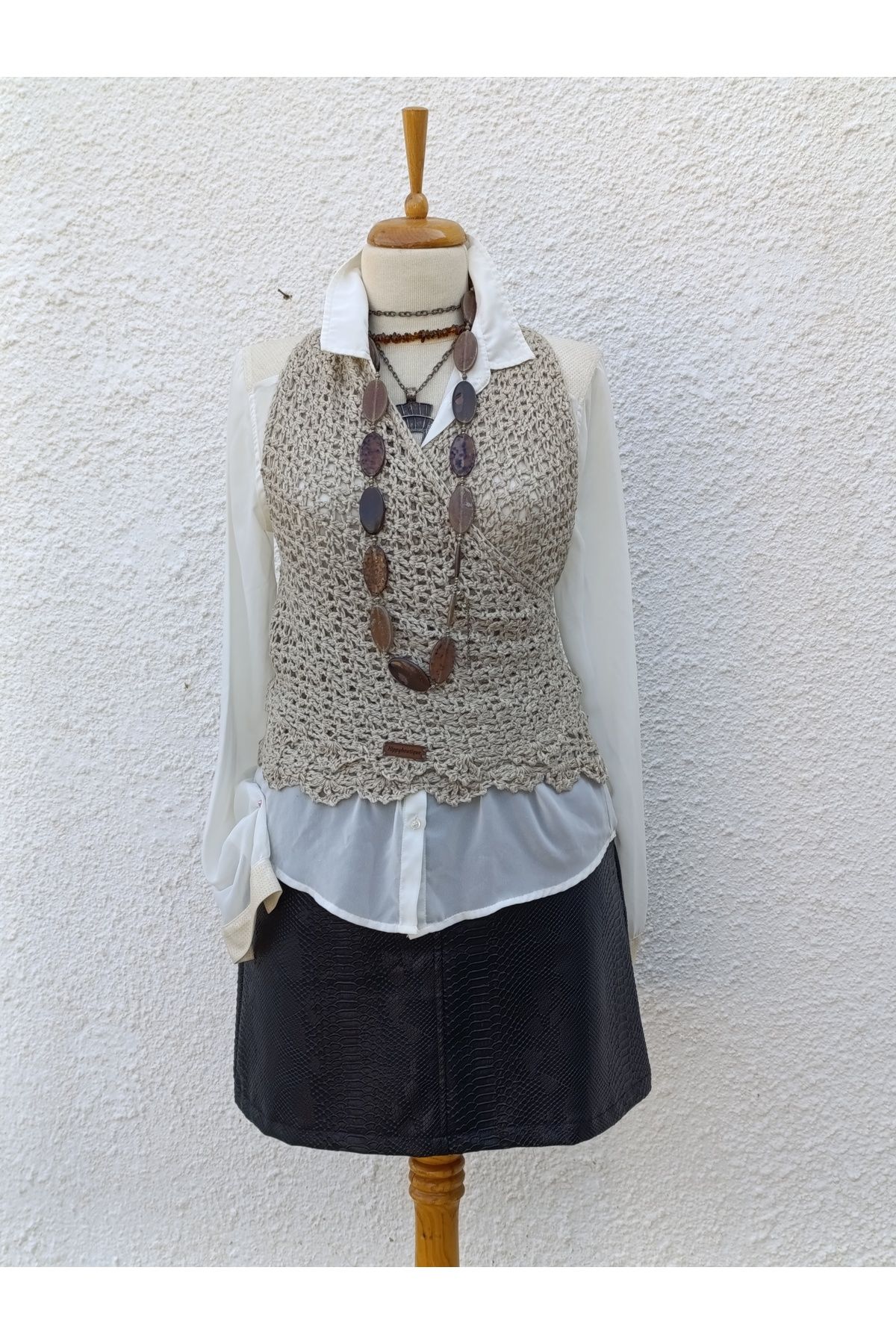 Hippybutik Bej Kruvaze Çift Yönlü Asimetri Bluz Ve Yelek Olarak Kullanılabilen Tığ Dokuma Tasarım Yelek Bluz