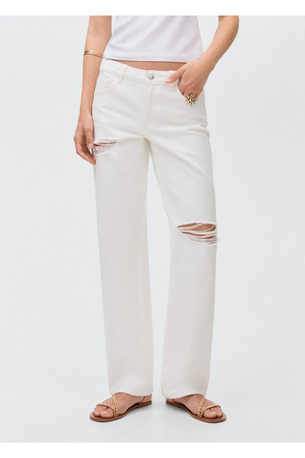 Yırtık detaylı düz kesim jean