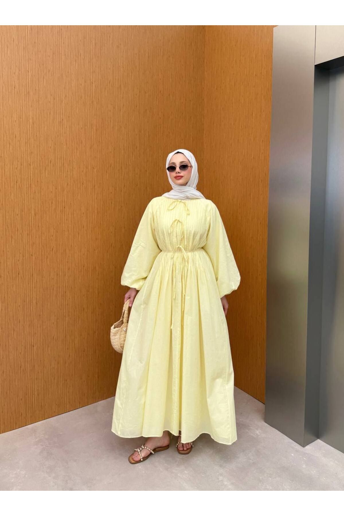Butik Elegant Sheer Gown