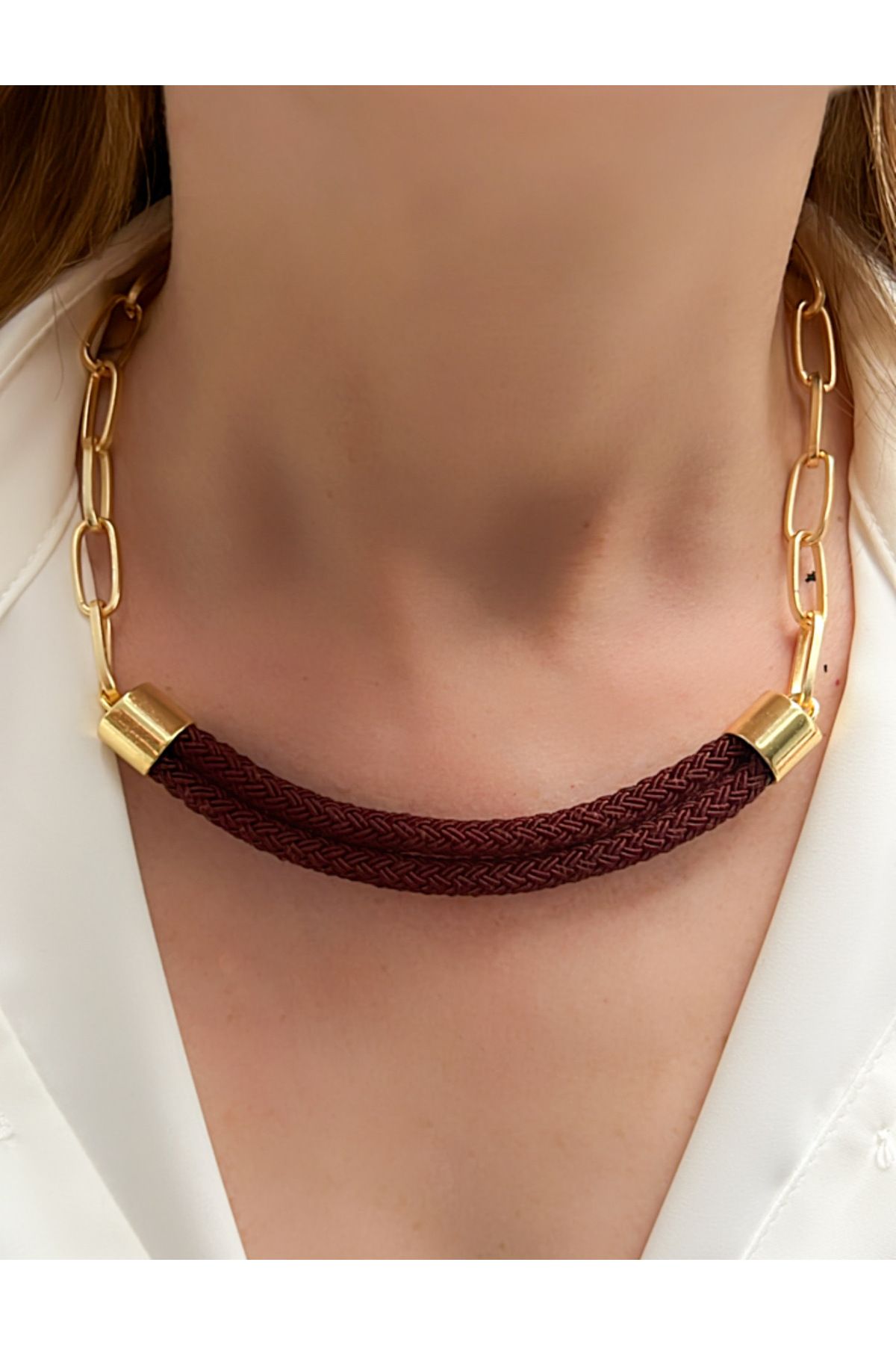 Kutcha Accessories Örgü Detaylı Zincirli Kısa Kolye – Altın Renkli Dokunuşlarla