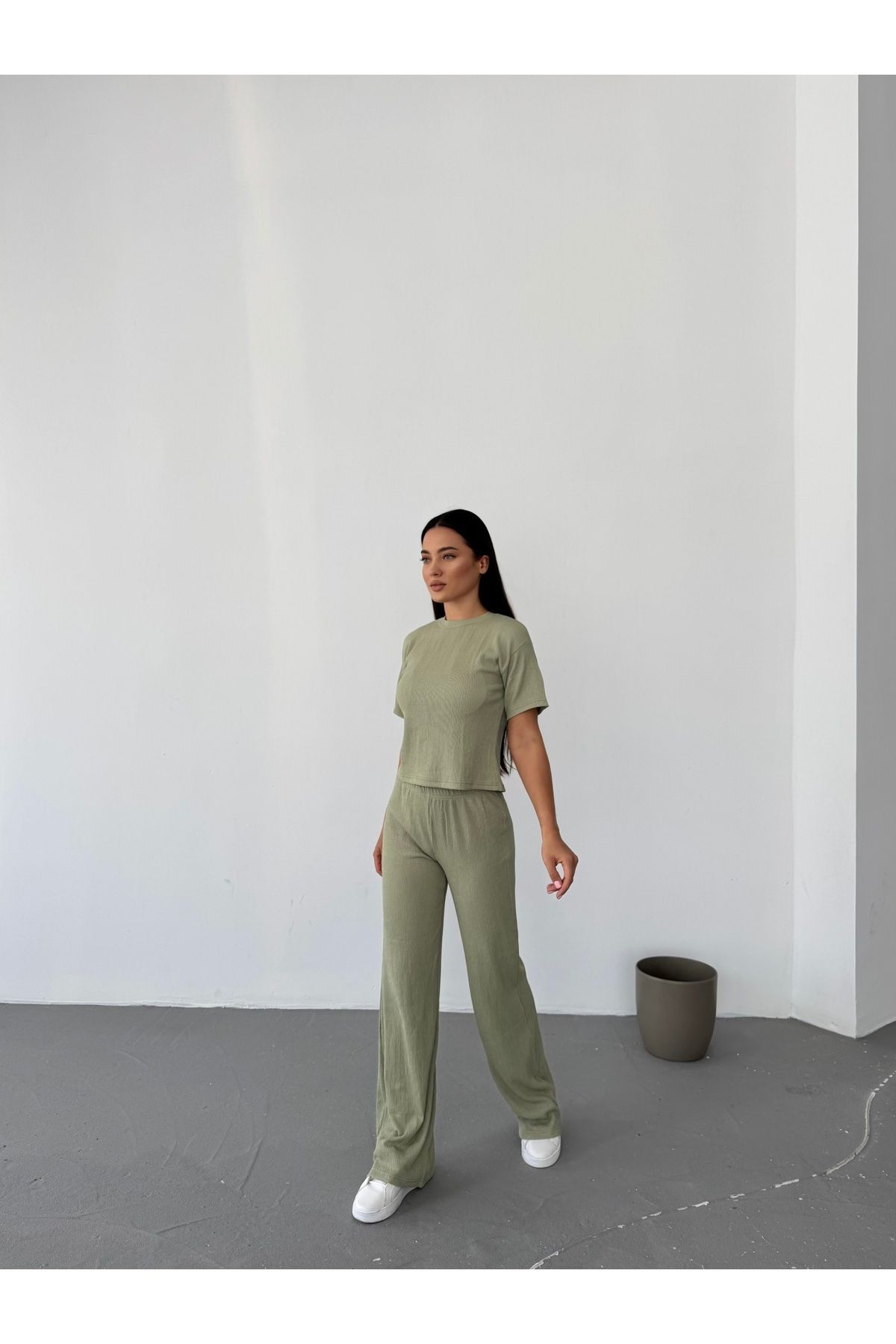 Bubble Kadın Kısa Kollu Üst Tişört Beli Lastikli Bol Paça Alt Pantolon İkili Takım