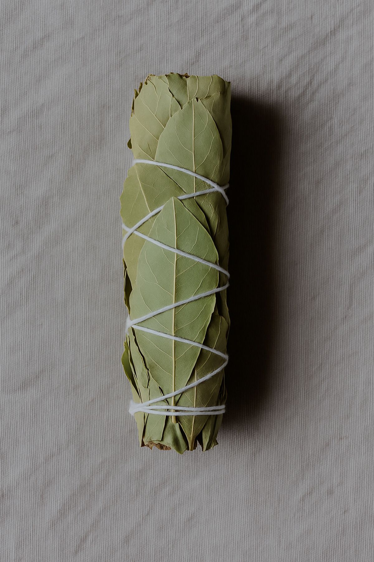 Hyge Doğal Defne Demet Tütsü | Natural Bay Leaf Smudge Stick 15-18cm 20-23gr