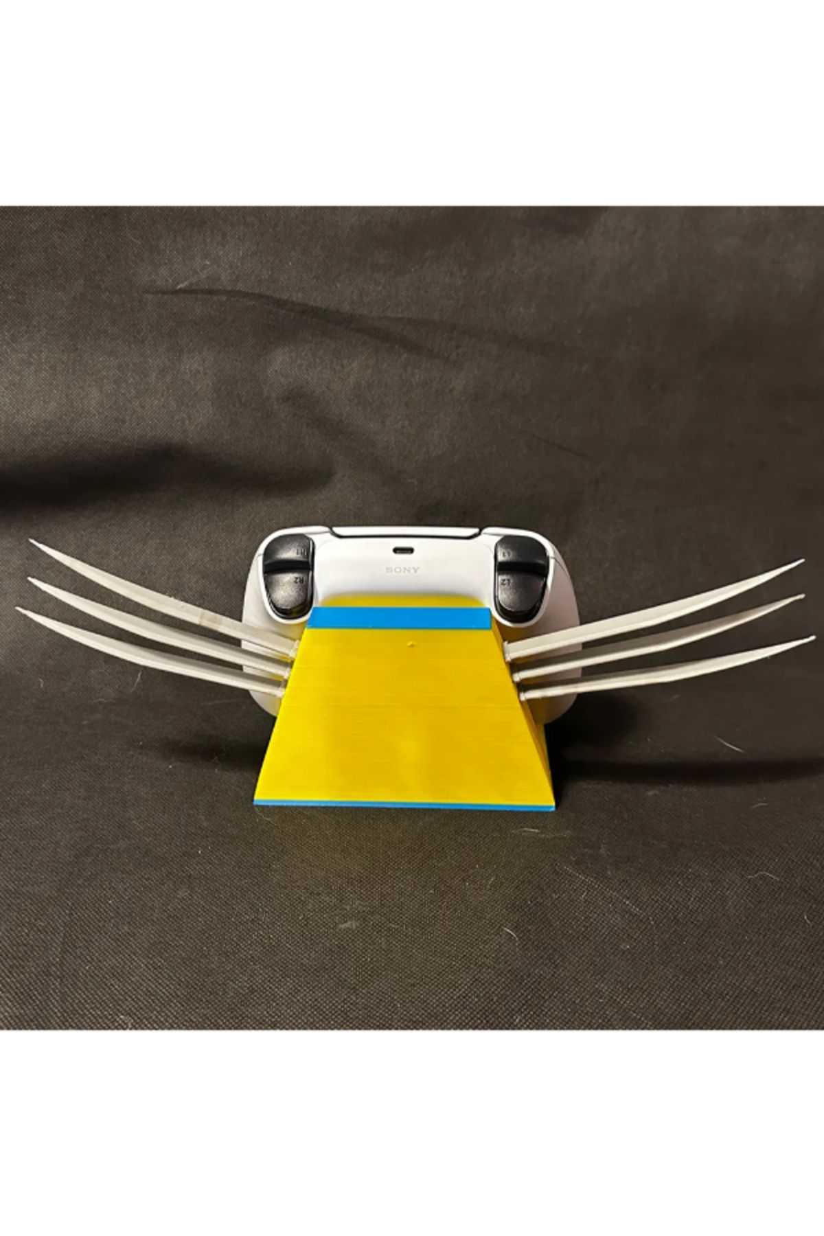 NOMOTHETIC DualSense Kumanda Standı – Wolverine Temalı