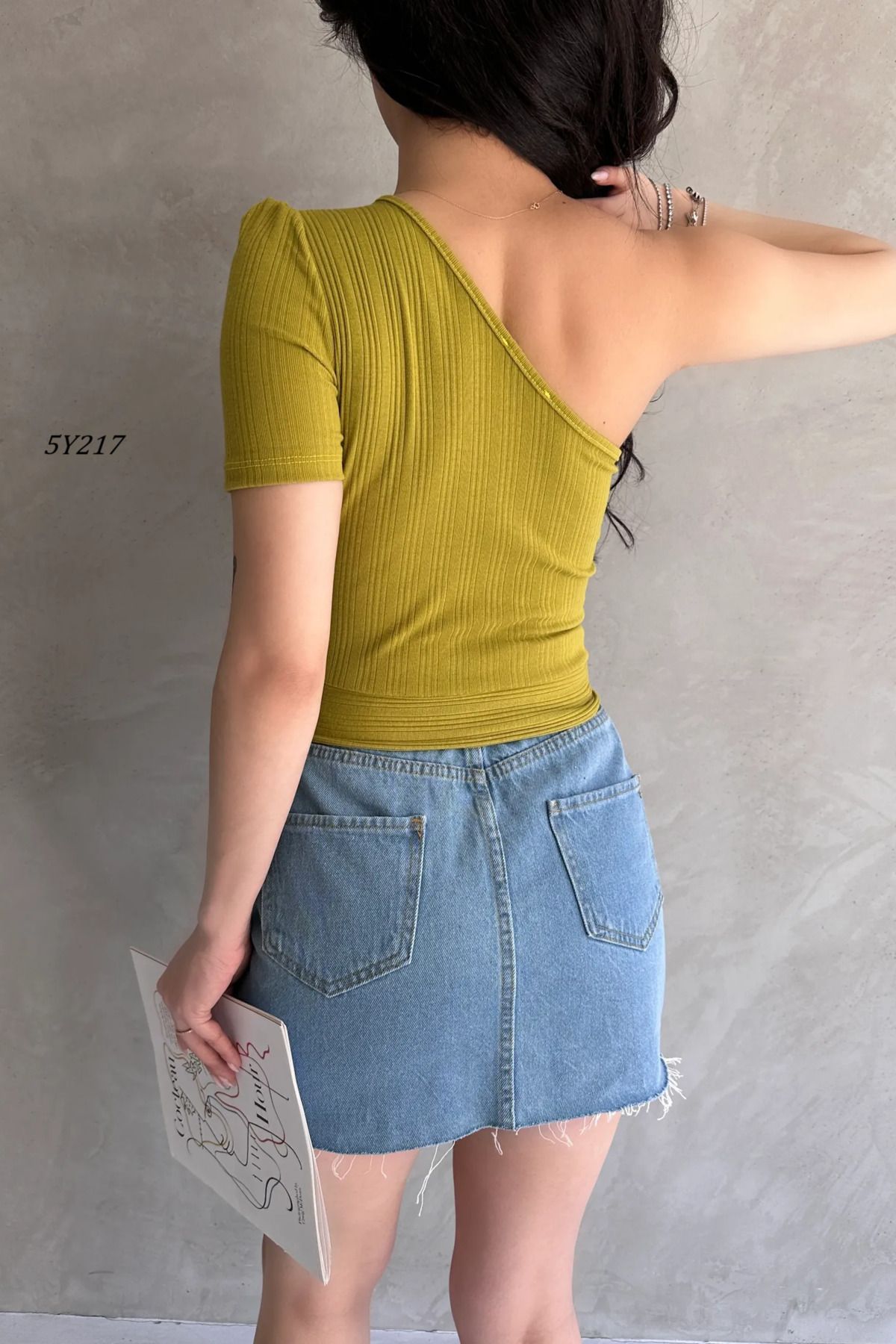 Remon Tek Omuz Zincir Detaylı Crop Bluz 5Y217