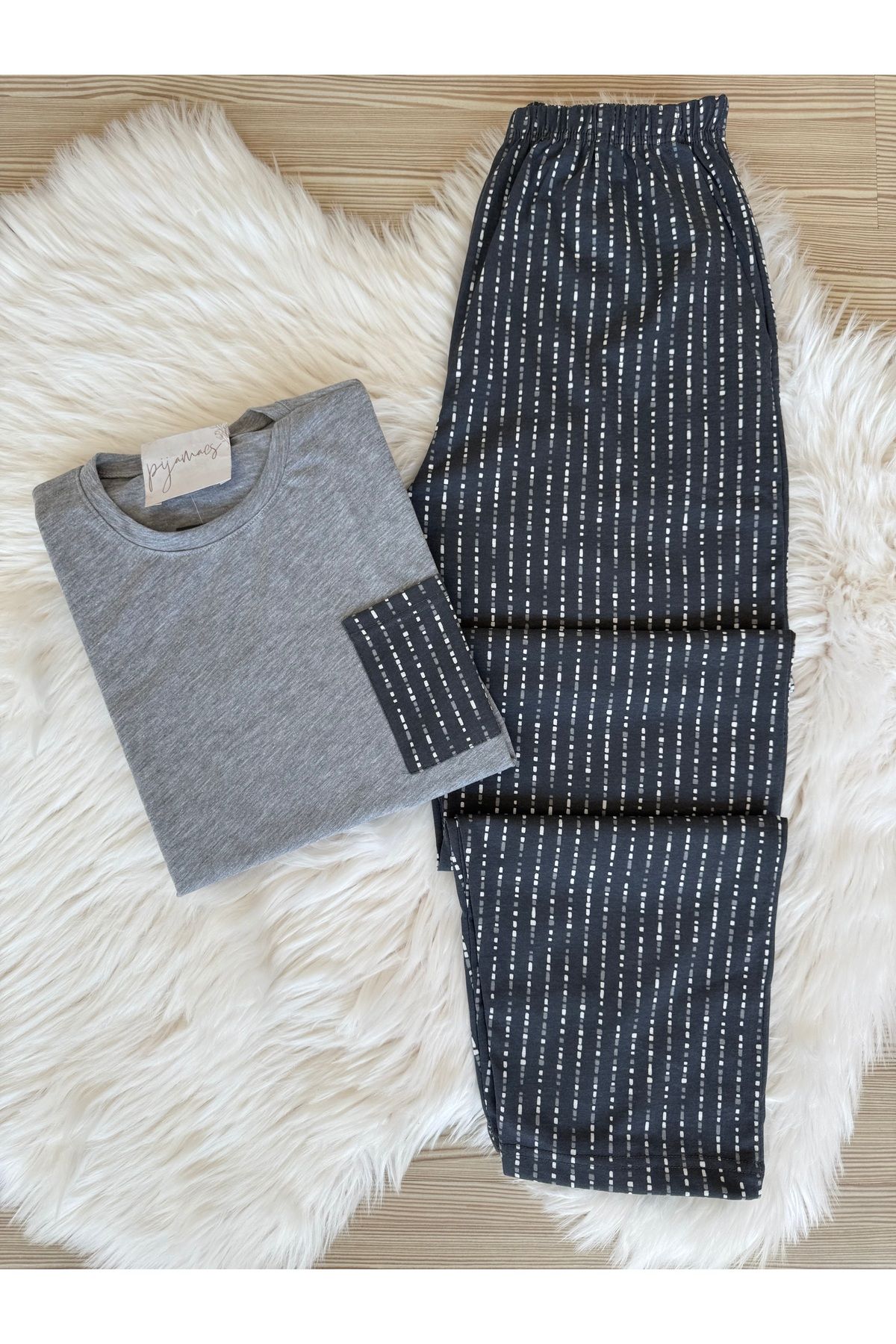 Pijamacs Açık Gri Puantiye Desenli Cep Detaylı Pamuklu Kısa Kollu Erkek Pijama Takımı
