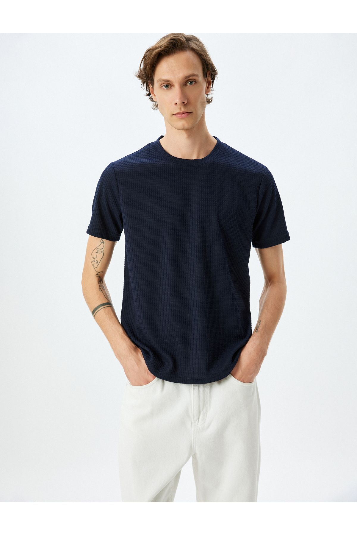 Koton KT - Bisiklet Yaka Kısa Kollu Dokulu Slim Fit Tişört
