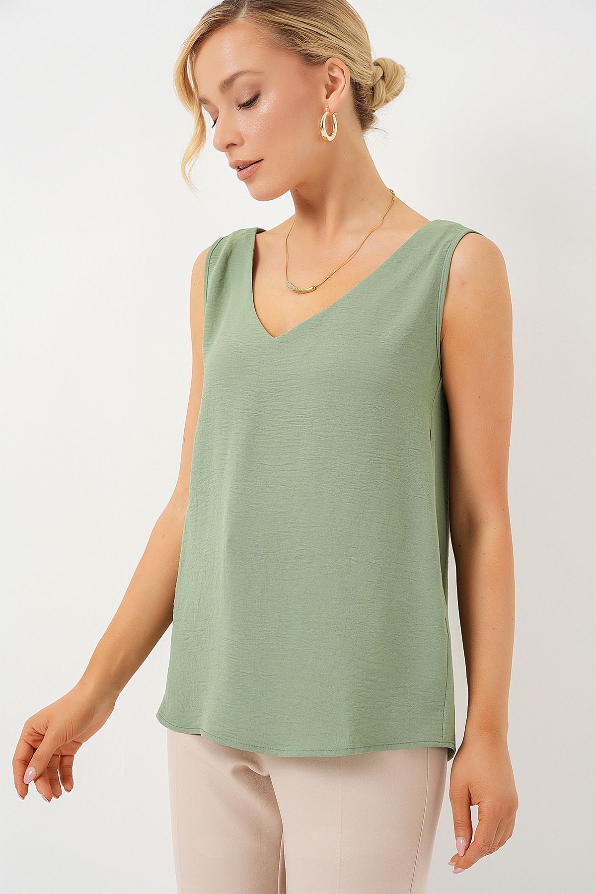 Bigdart-V-Ausschnitt Zero Sleeve Bluse 950 - Çağla 2