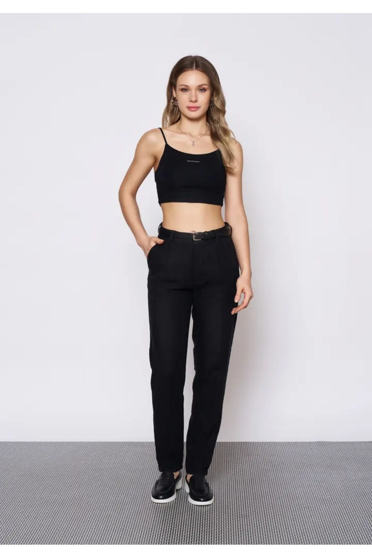 EUROFASHION Siyah İnce Askılı Logolu Crop Top