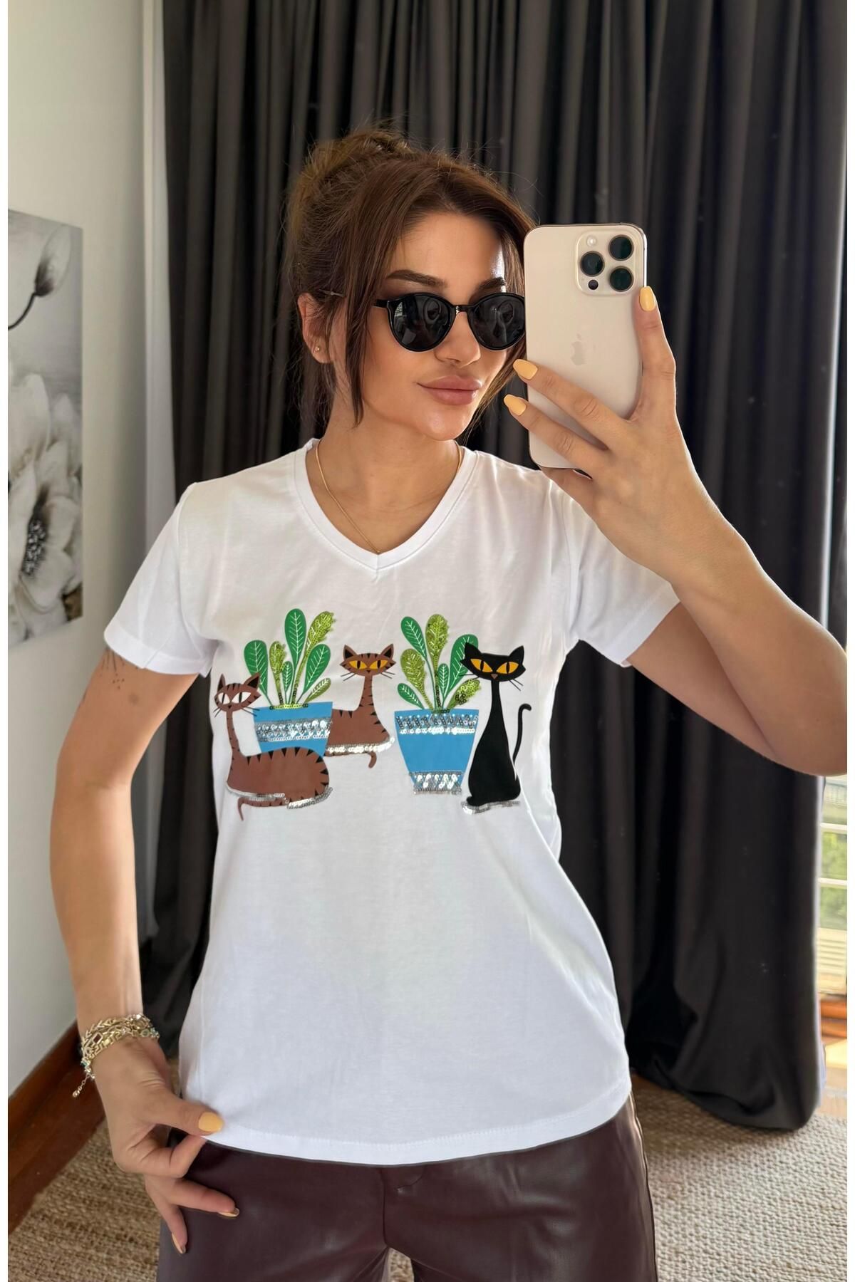 Daves Beyaz Yeni Sezon %100 Pamuk T-shirt-Kaktüs Pul Payet İşlemeli