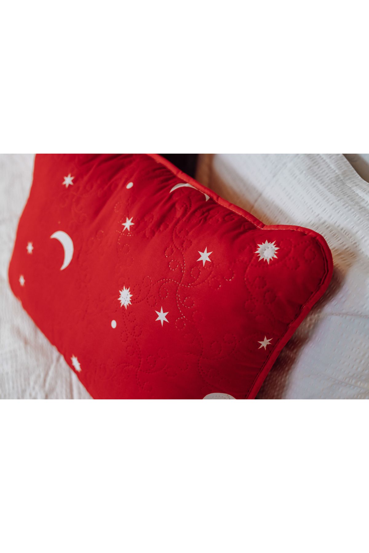Coneltex-"Moon and Stars" quilted pillow Coneltex, dimensions 40 x 40 cm, square, red color 4