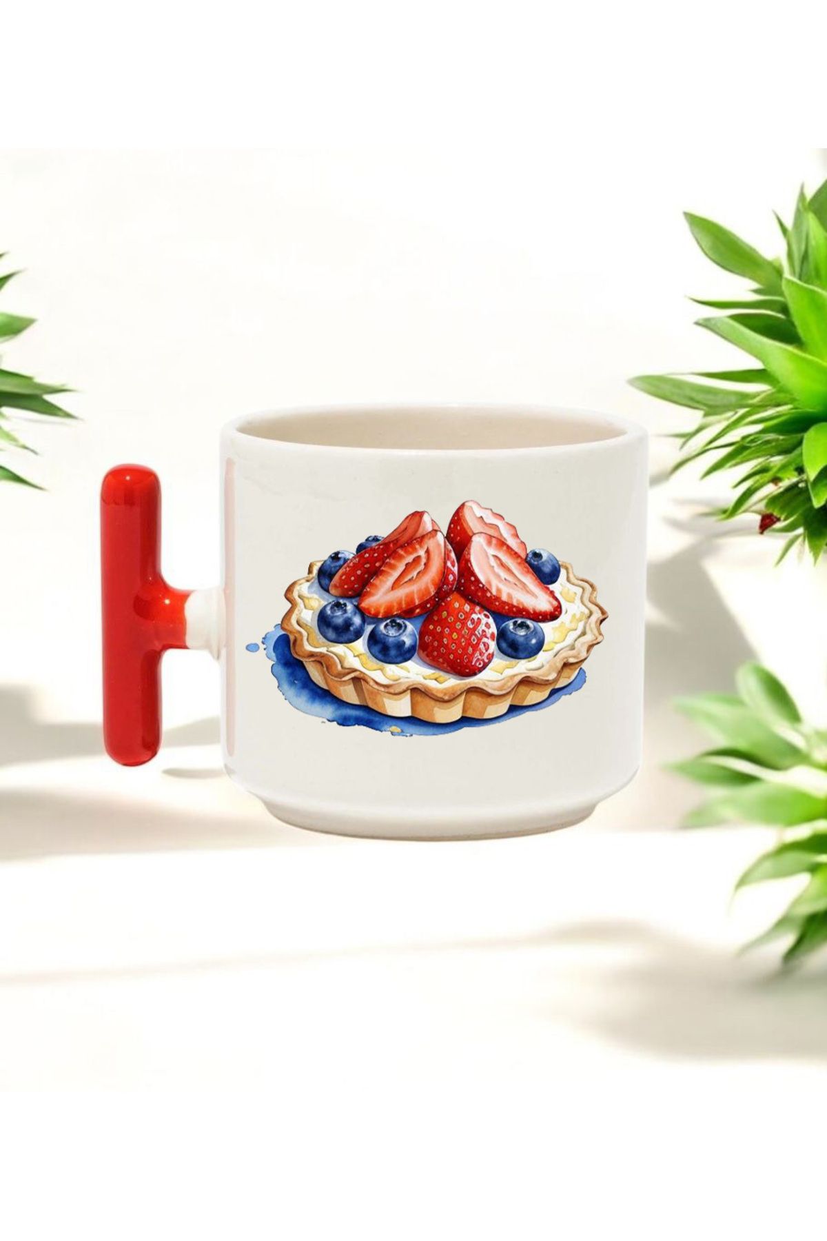 BB TRADE Çilekli Tart Tasarımlı Kırmızı T Kulplu Seramik Baskılı Kupa Bardak 250 ML