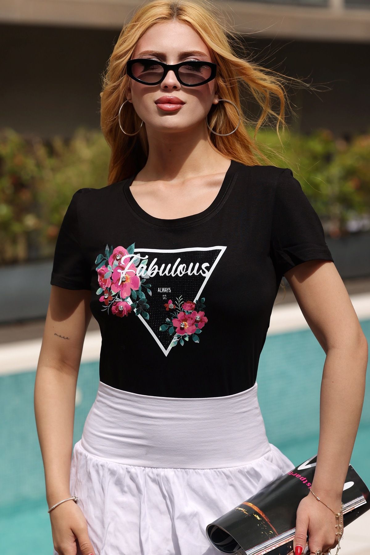 RICH GLAM Çiçekli Crystal Taşlı Baskılı Dar Kesim Slim Pamuk Şık Kadın Kısa Kollu Siyah T-Shirt