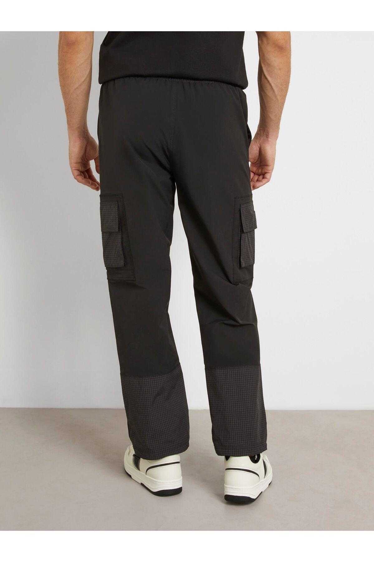 Guess-Zubin Men's Active Regular Fit Sweatpants 3